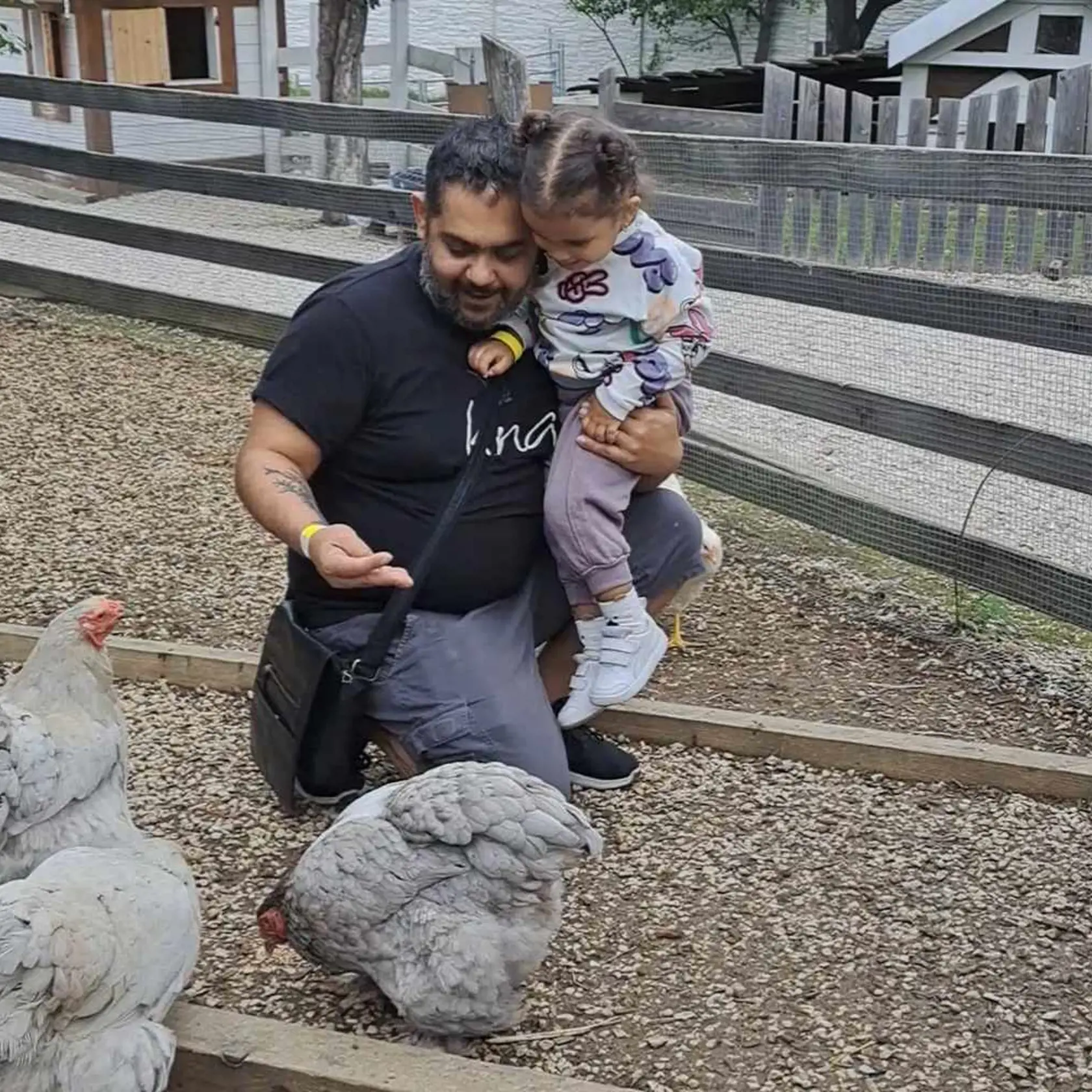 Adam s Helenou boli spolu 14 rokov. Pred tromi rokmi do ich života vstúpila 3-ročná dcérka Emma Zara, ktorá už bude vyrastať bez svojho tatina.