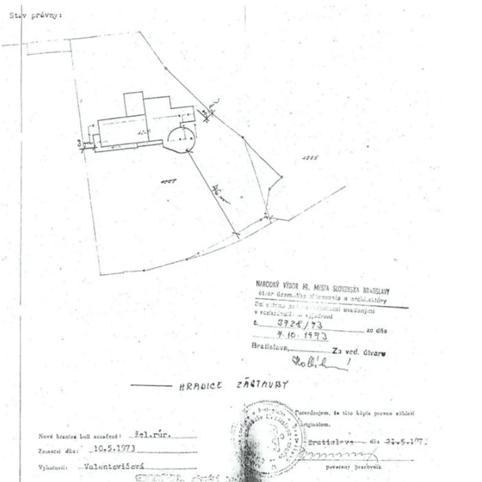 Podľa dokladov bol na tomto mieste schválení plot od roku 1973.
