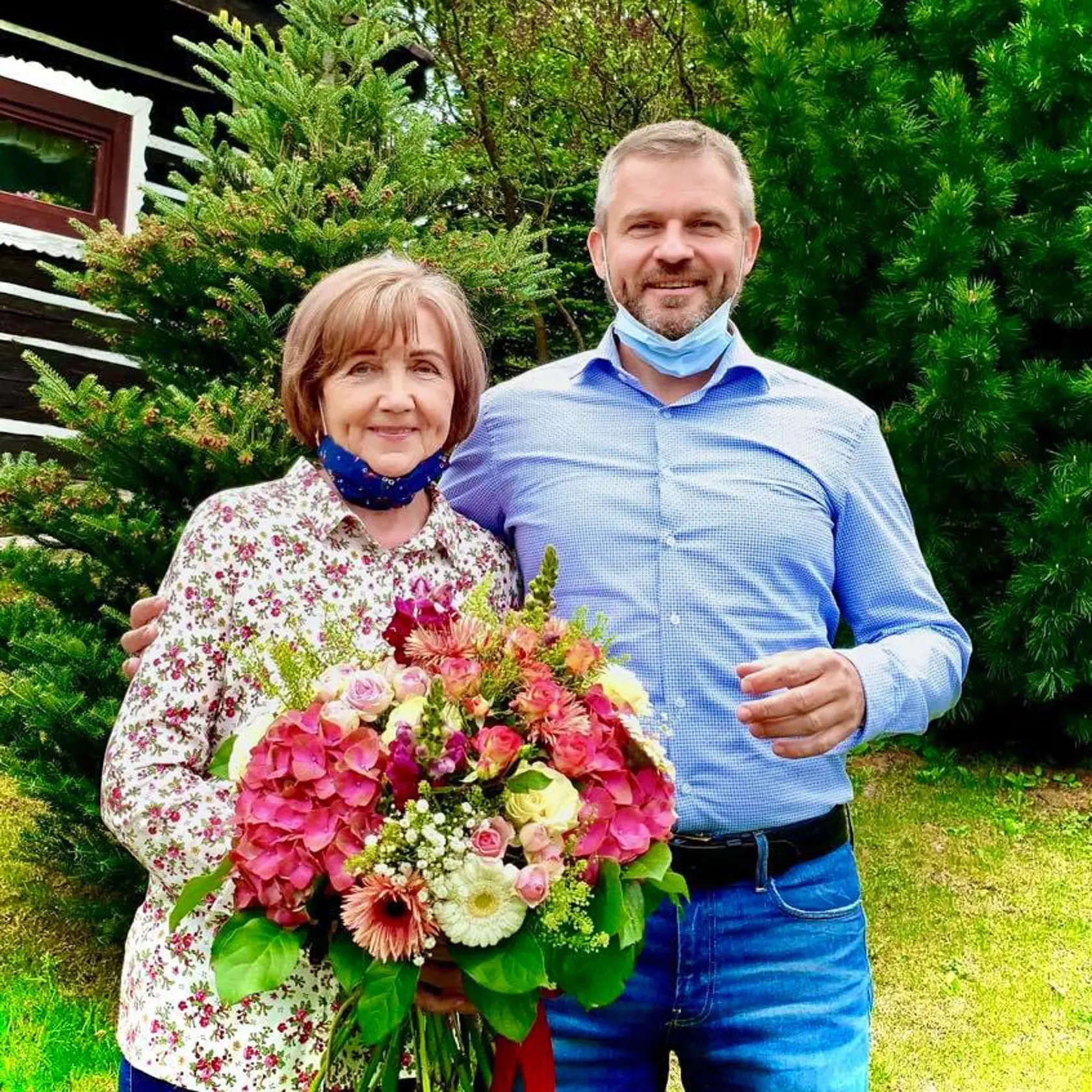 Peter Pellegrini s mamou na deň matiek