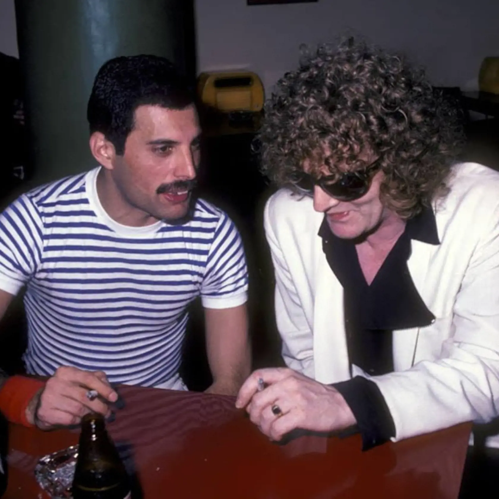 Spevák Queen Freddie Mercury a hudobník Ian Hunter.