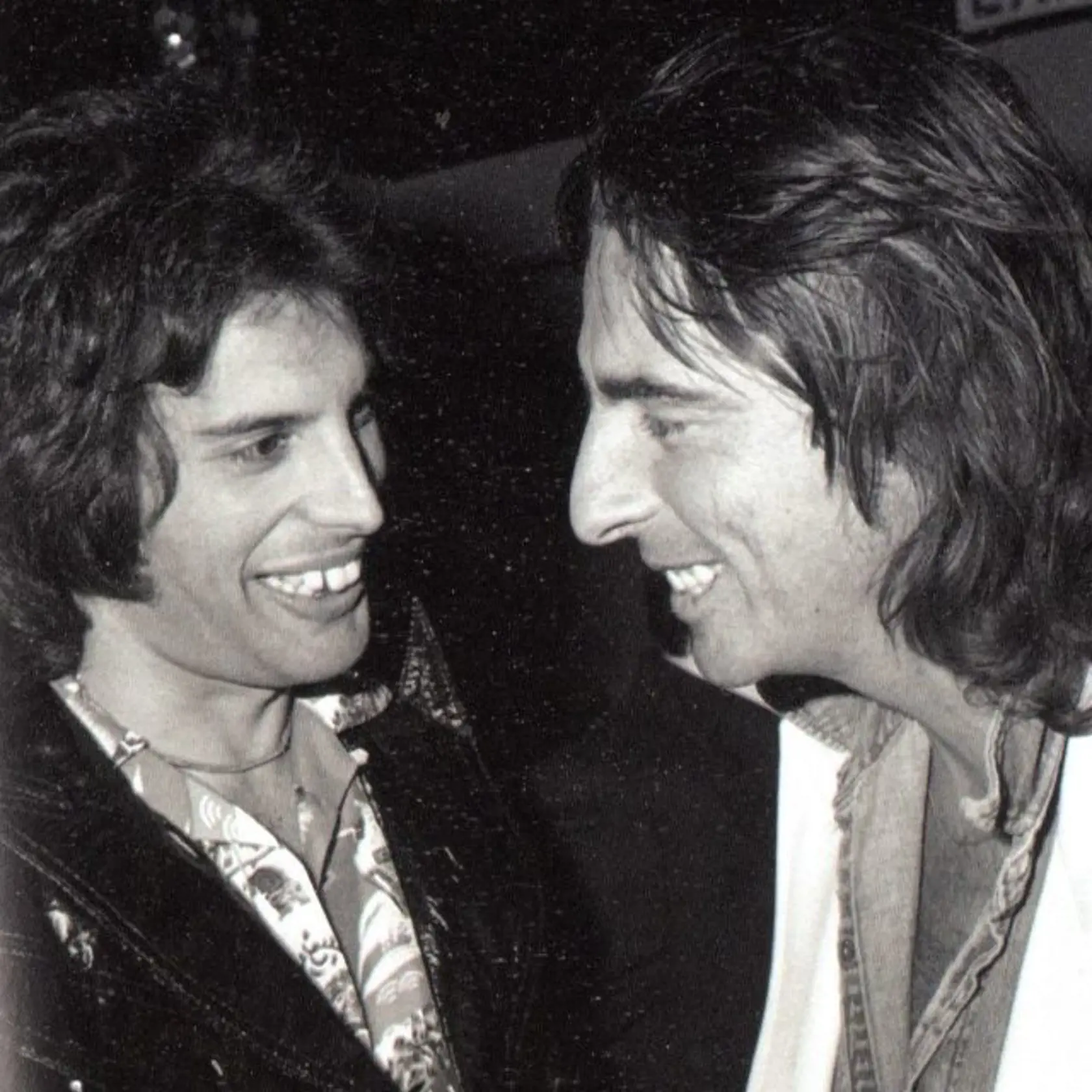 Spevák Queen Freddie Mercury a spevák Alice Cooper.