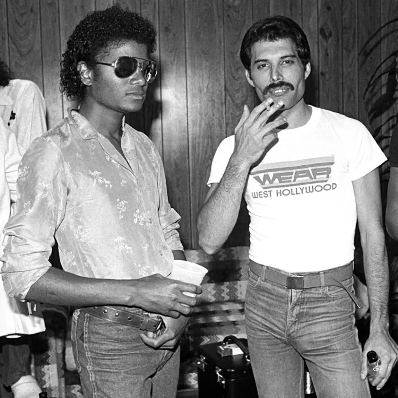 Spevák Queen Freddie Mercury a spevák Michael Jackson.