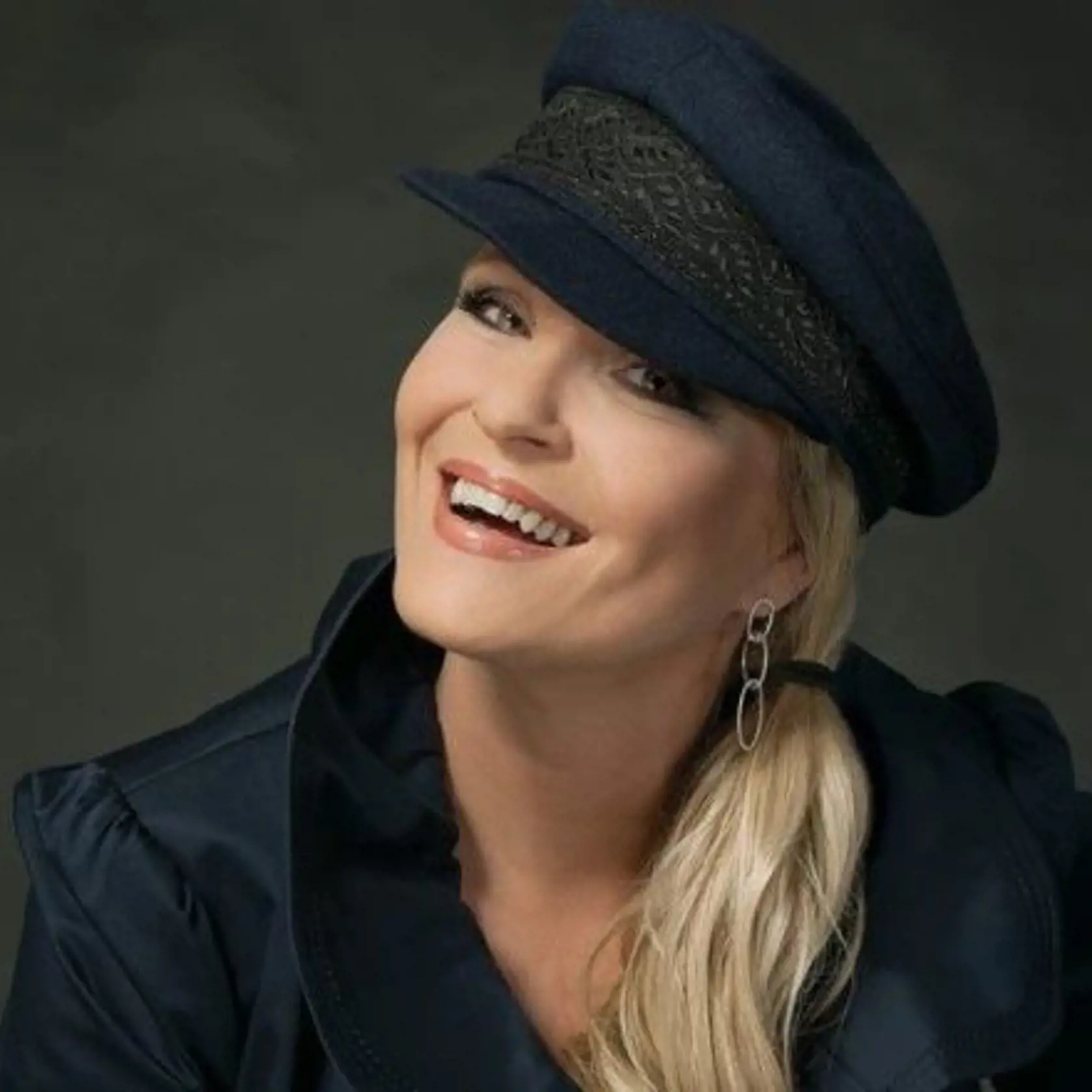Chantal Poullain je v Česku považovaná na módnu ikonu.