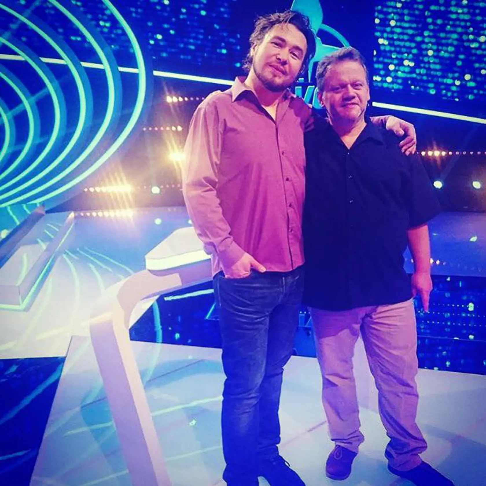 Slavo Hlásny a Štefan Jurča v Uhádni môj vek. Obaja teraz v markizáckej šou prešli veľkou zmenou imidžu.