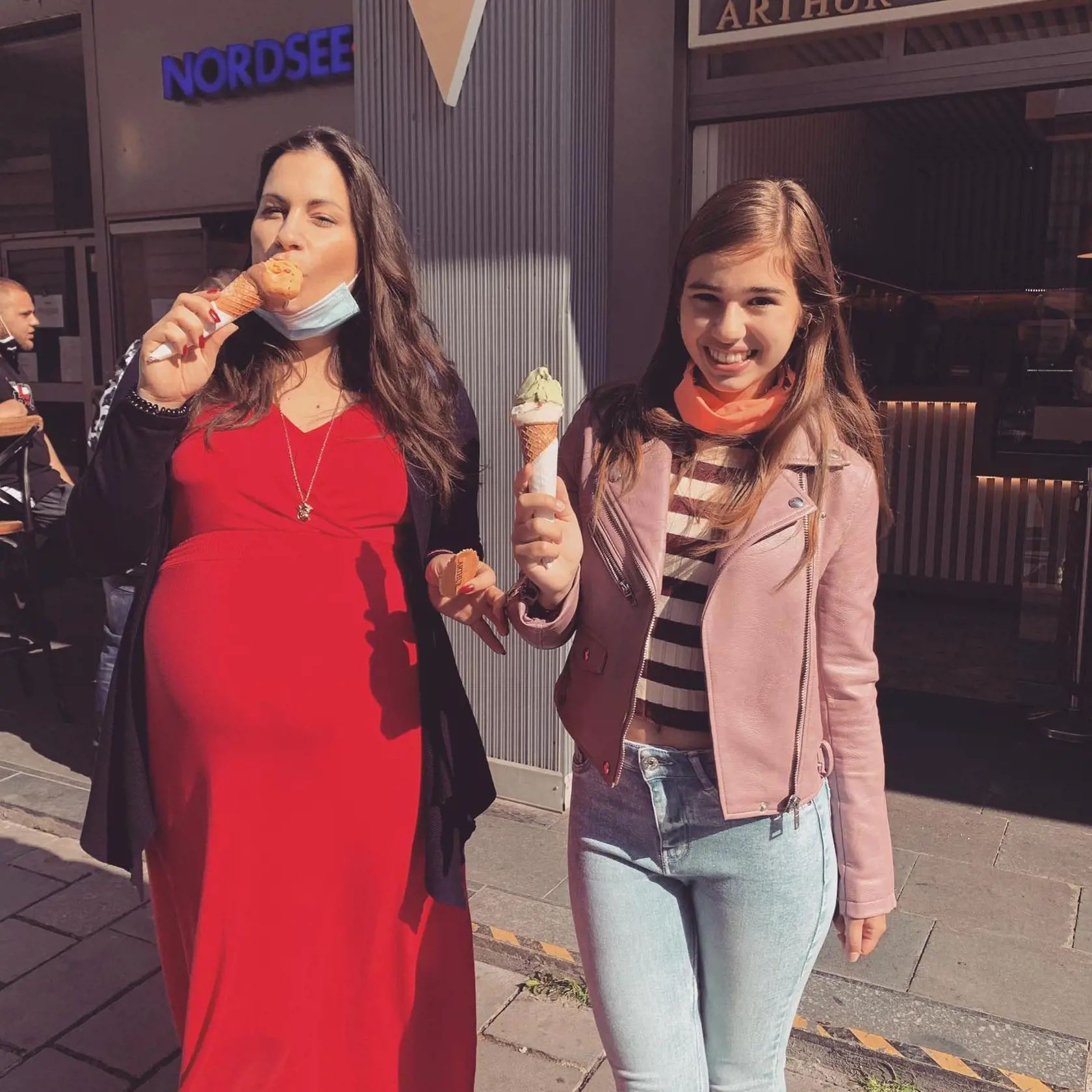 Kristína s mladou herečkou Karolínou Kubánkovou, ktorá hrá v seriáli Prázdniny jej dcéru.