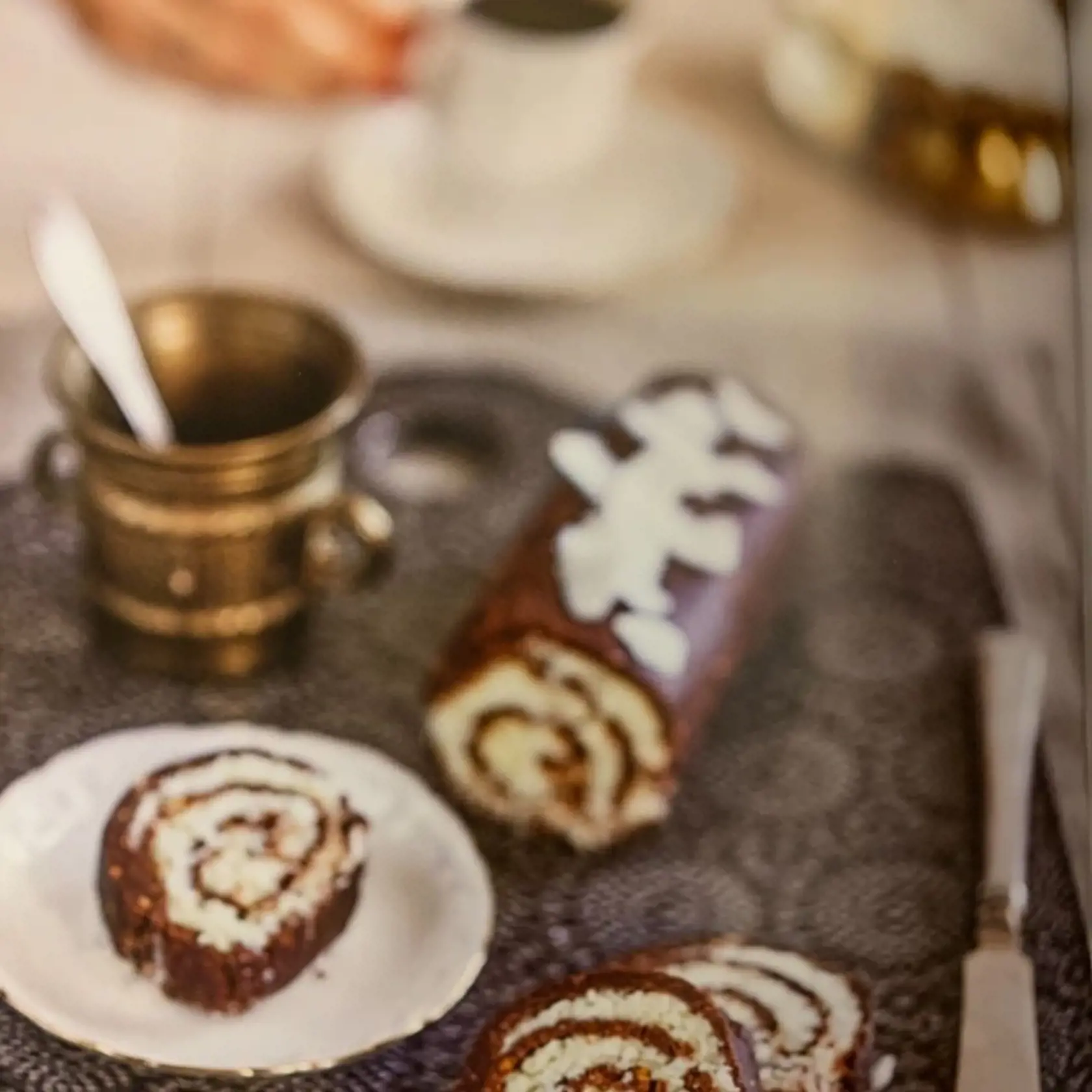 Čoko-kokosový roláda. Recept nájdete v Katkinej kniže.