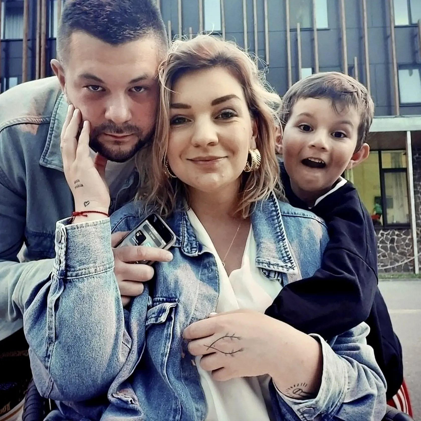V súkromí je šťastná po boku priateľa TEODORA a syna DAMIÁNA.