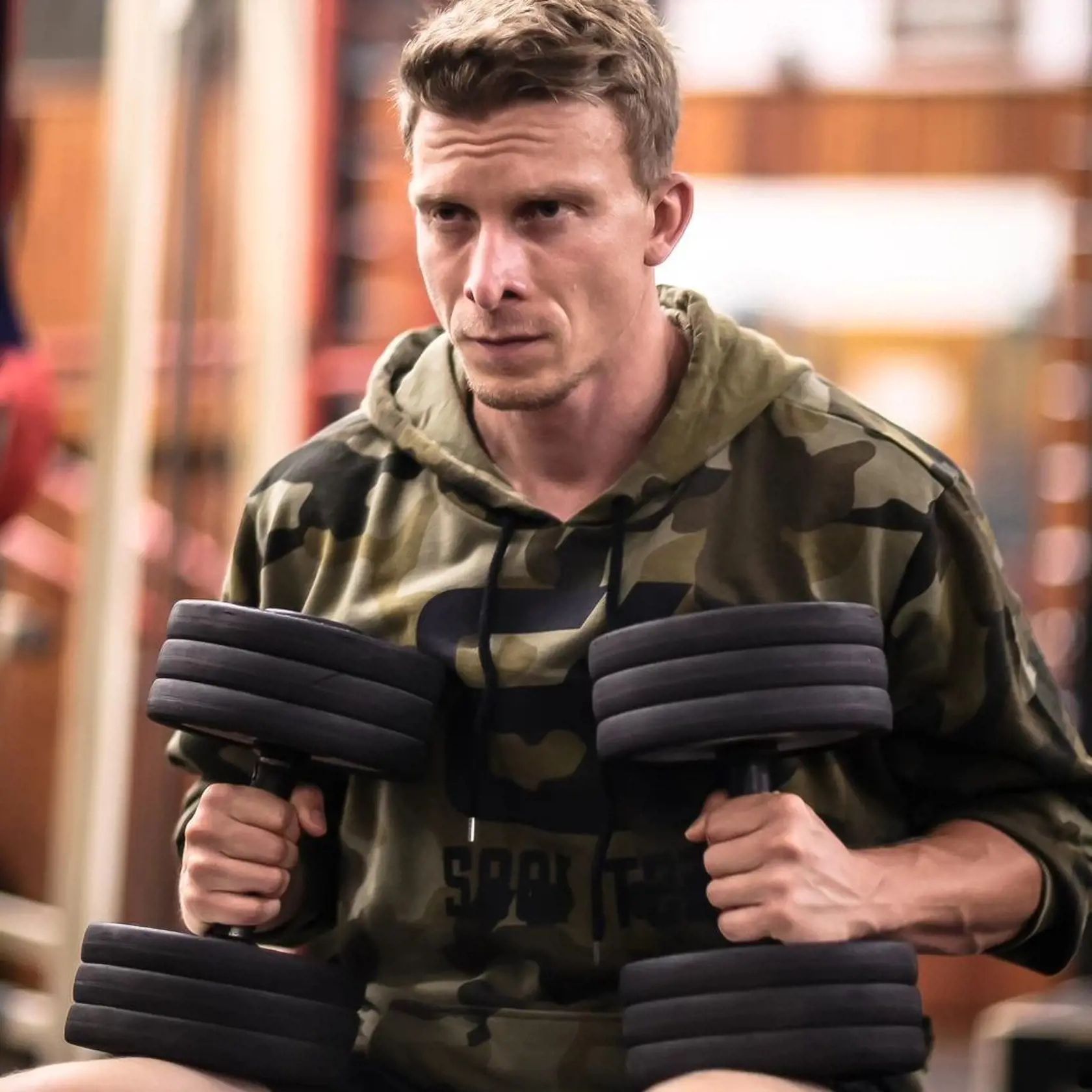 Juraj Bača v posilňovni na sebe tvrdo maká.