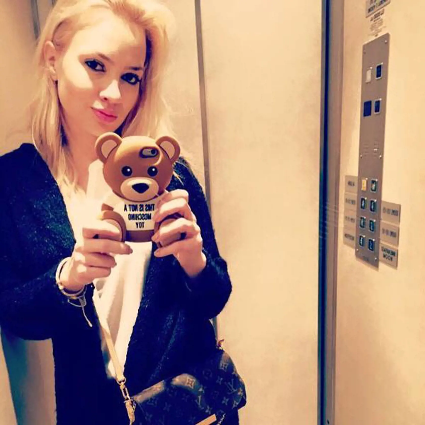 Barbora Rakovská a jedna jej výťahová selfie