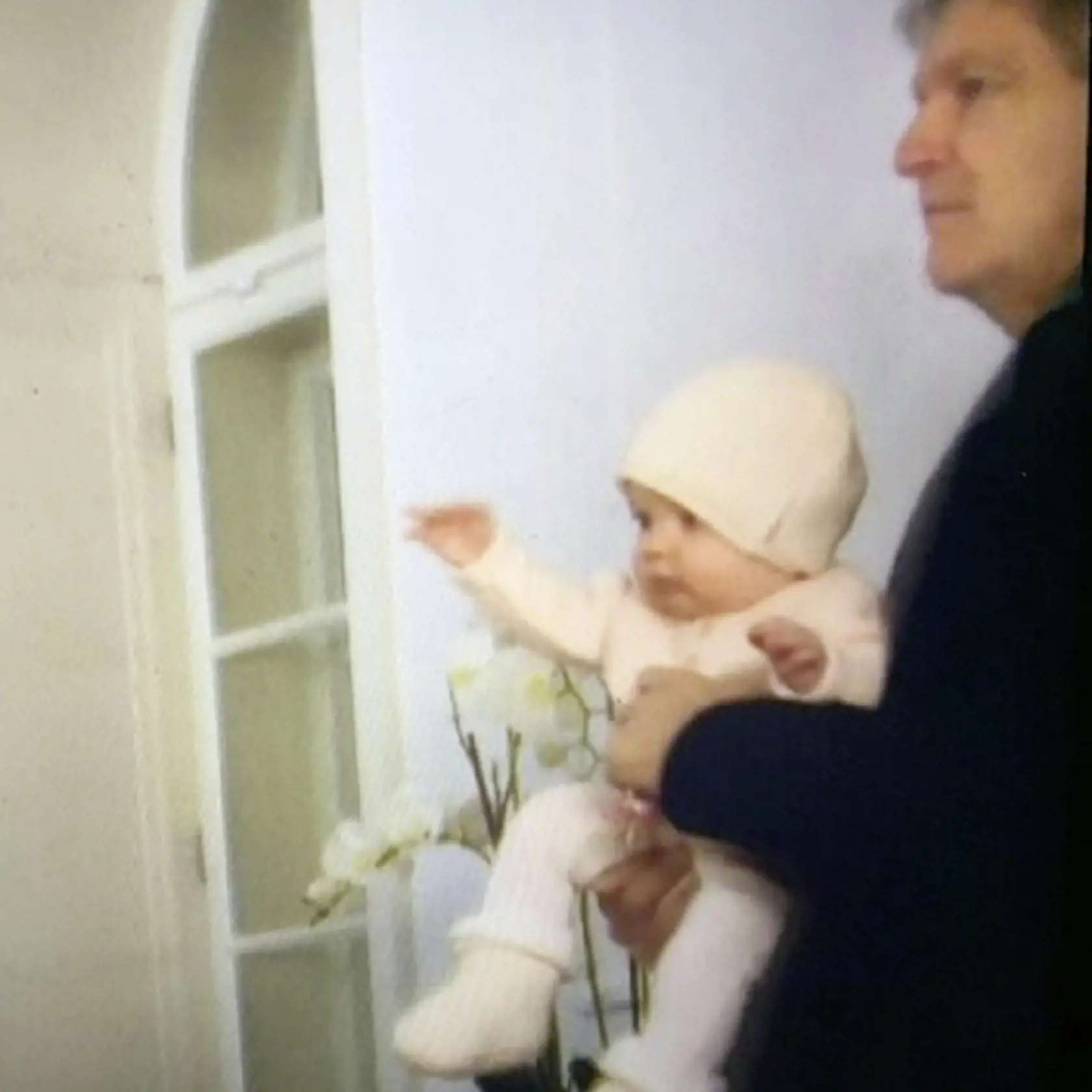Štefan Skrúcaný so svojou najmladšou dcérou Ellou.