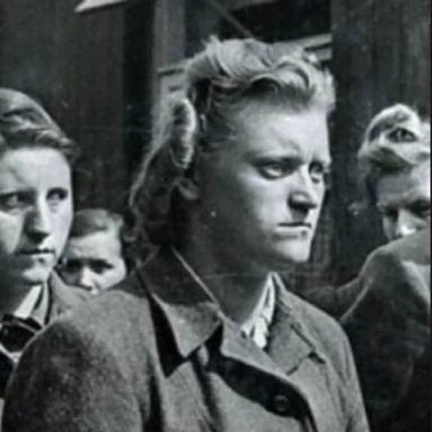 Pôvodom Rakúšanka Maria Mandl sa v roku 1938 presťahovala do Mníchova a začala sa predierať do vyšších radov nacistického režimu.