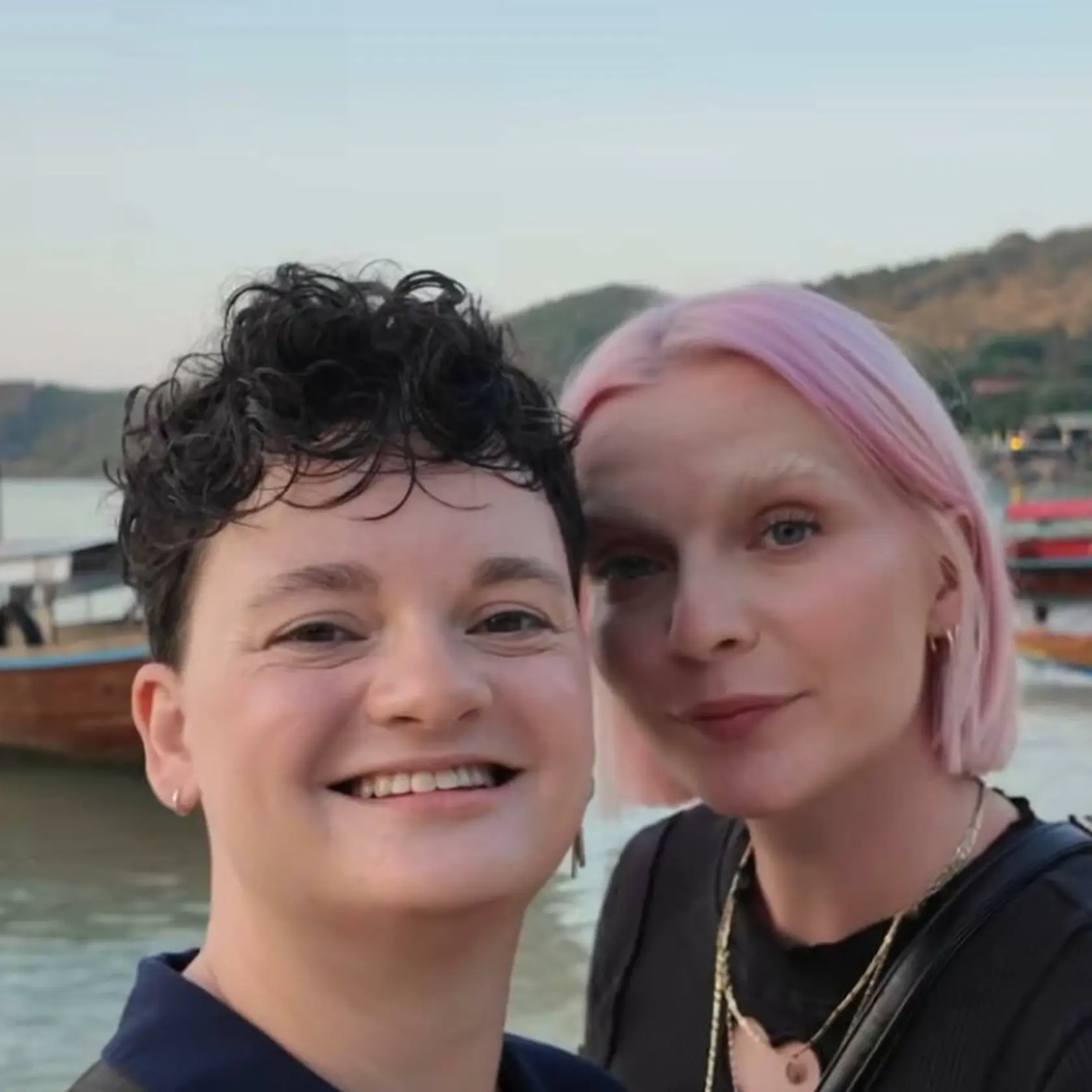 Karolína Kachyňová tvorí obsah na sociálne siete. Často sa nakrúca s novou priateľkou.