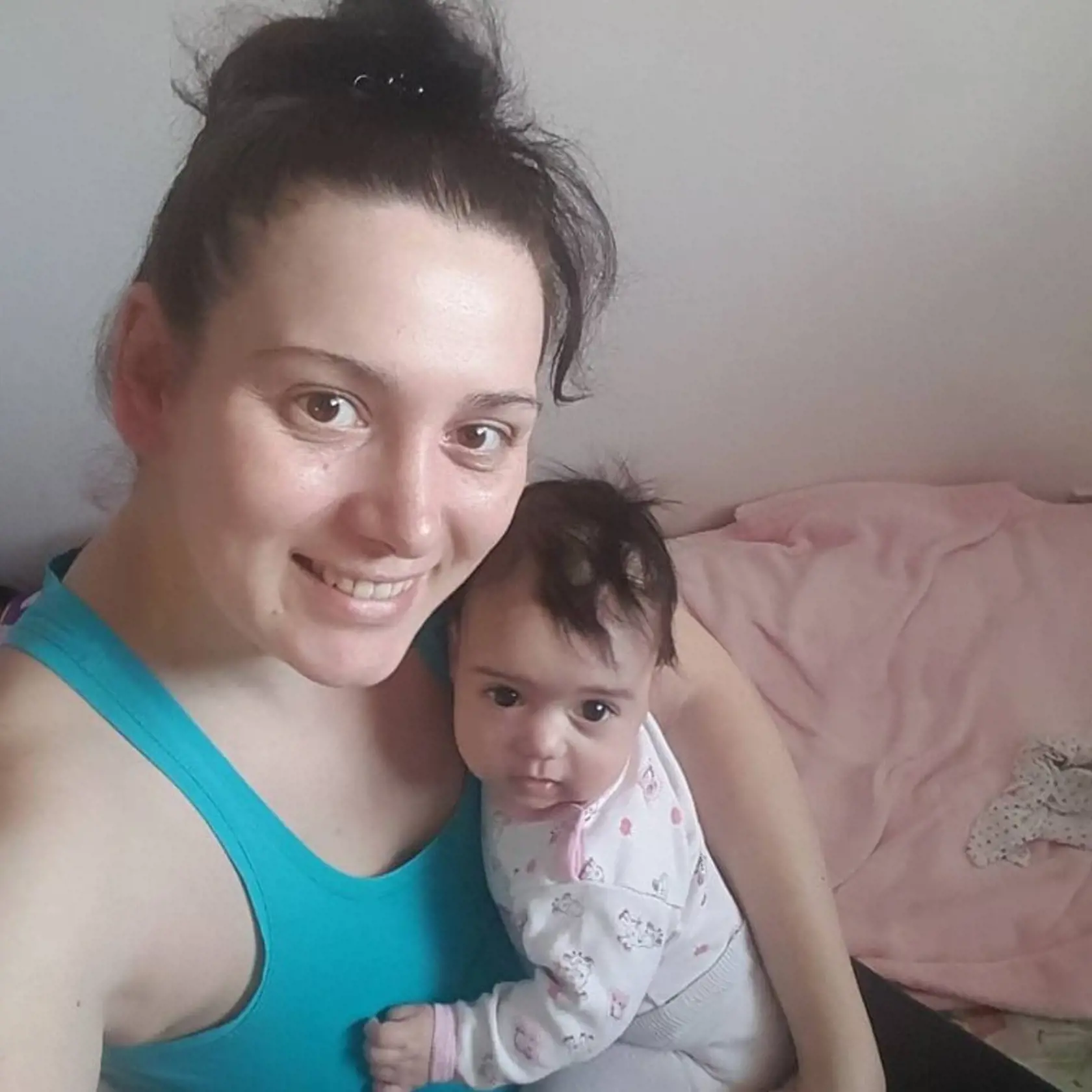 Monika Hrajnohová má zrejme svoje búrlivé obdobie za sebou a dnes je mamičkou na plný úväzok.