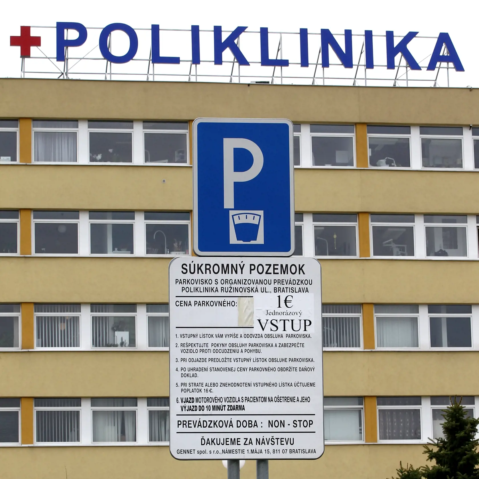 Priprava zpoplatnenia parkovisk pred univerzitnymi nemocnicami v Bratislave. Platene parkovisko pred nemocnicou Ruzinov a Antolska.