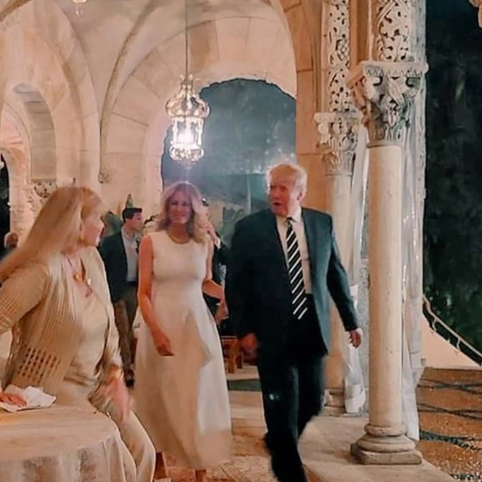 Melania a Donald Trump sa po dlhšej odmlke ukázali ruka v ruke na verejnosti.