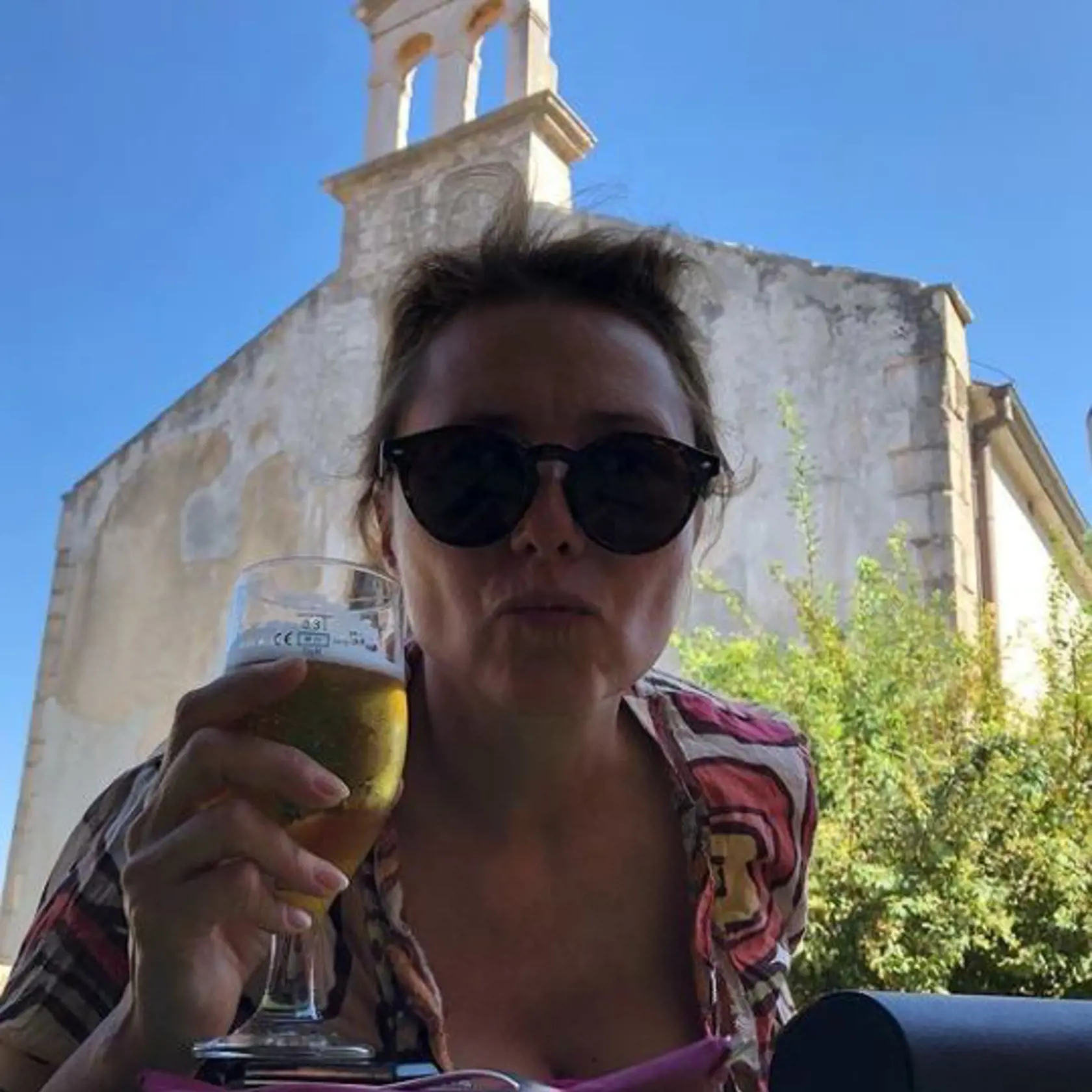 Herečka si vychutnala aj miestne pivo.