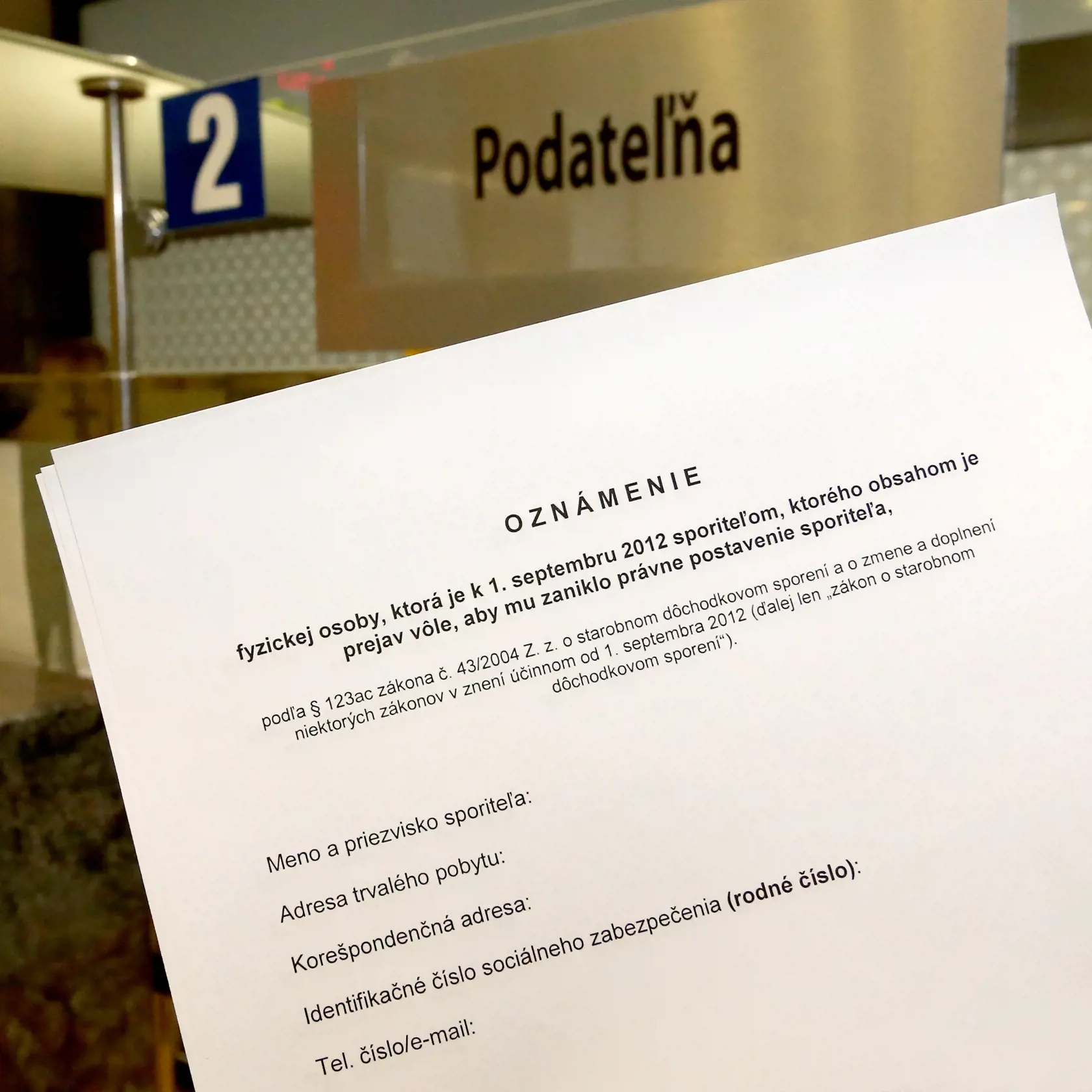 Servis: Ilustračná fotografia na tému - vstup do druhého piliera v sociálnom poistení. Sociálna poisťovňa - pobočka na Záhradníckej ulici v Bratislave.