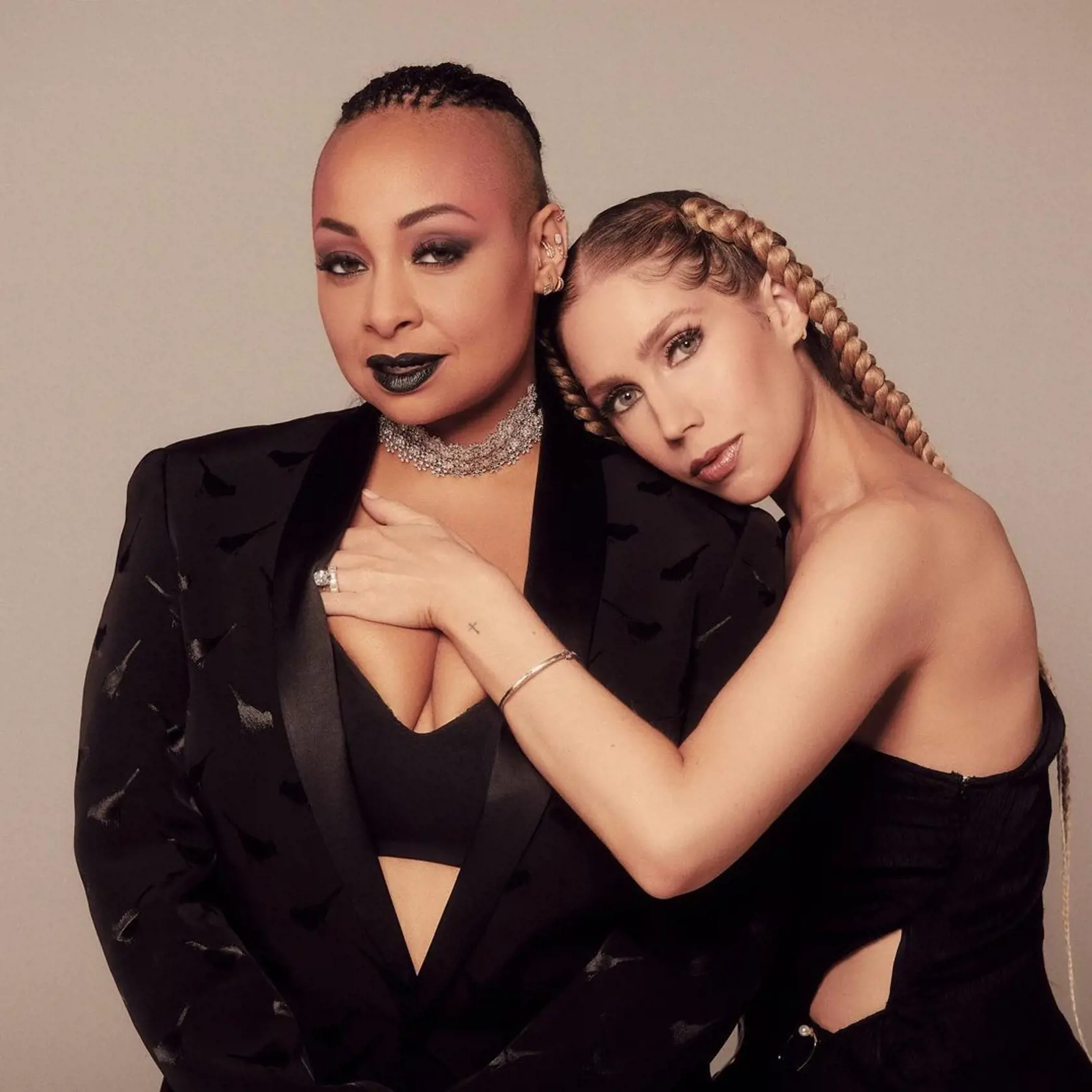 Raven-Symoné, seriálová Olivia, si v roku 2020 vzala za manželku Mirandu Maday.