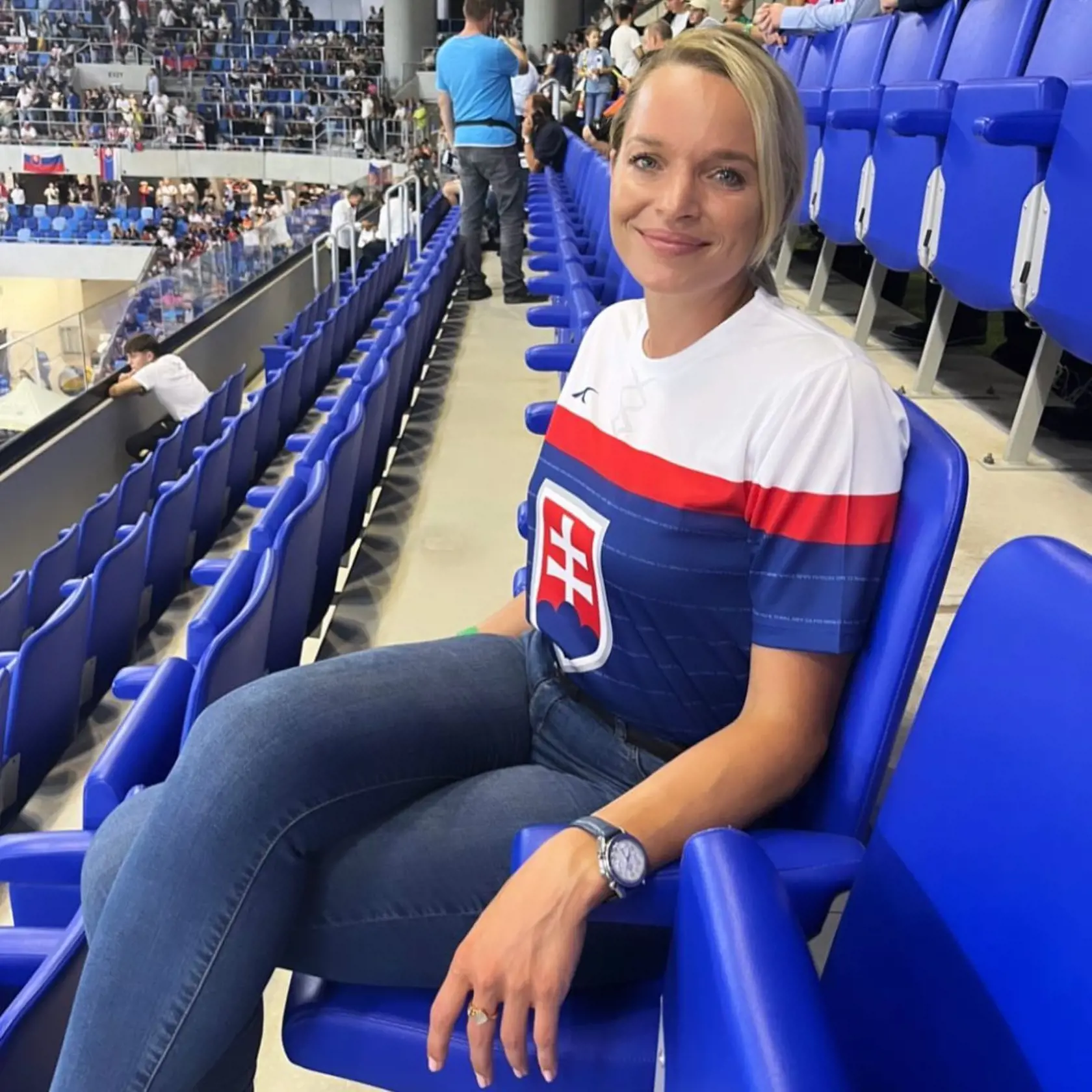 Romana Tabák (33): Môj odkaz hokejistom znie: Vychutnávajte si každú sekundu a verte si, že ste šampióni. Naďalej makajte ako tím. Slovensko je na vás hrdé. Tipujem, že vyhráte zlato. Vždy treba myslieť na víťazstvo. Vždy. A predstavovať si ho. Žiť ho.