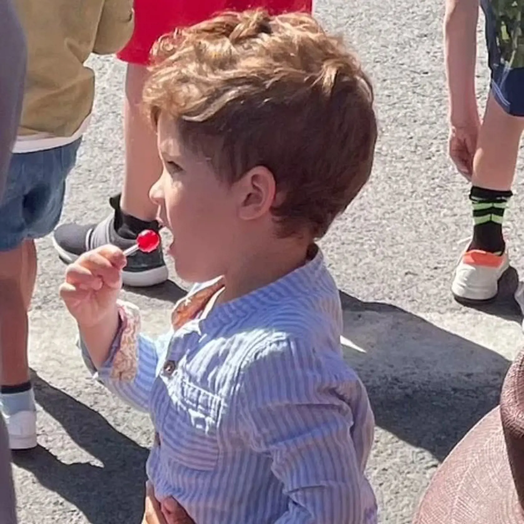 Princ Archie rastie ako z vody. Krásne ryšavé vlásky zdedil po svojom slávnom otcovi.