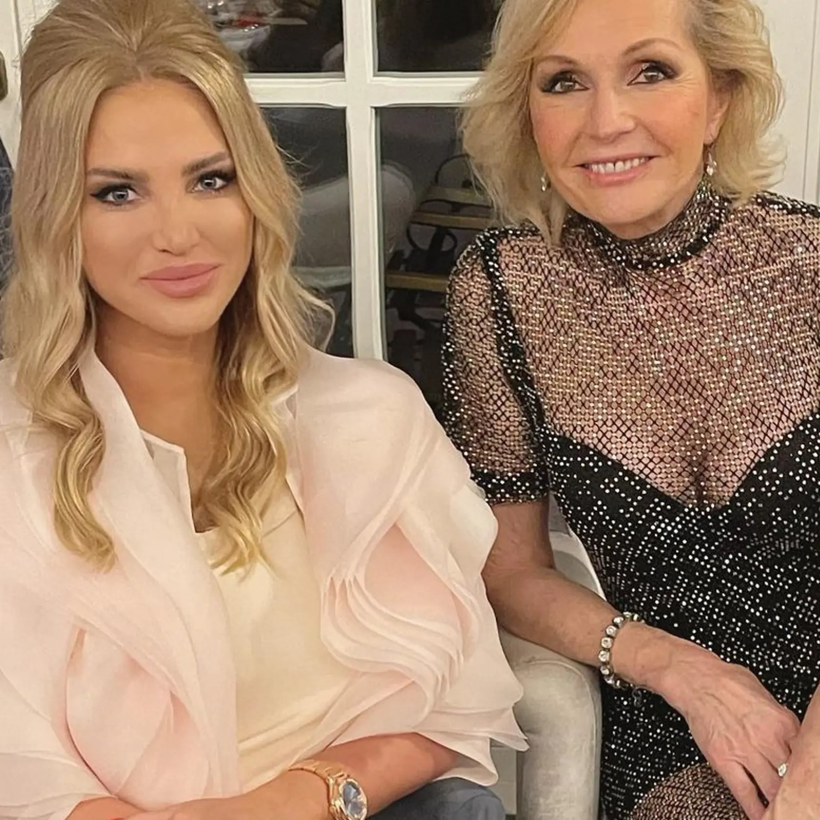 Doktorka Alena Pallová so speváčkou Helenou Vondráčkovou.