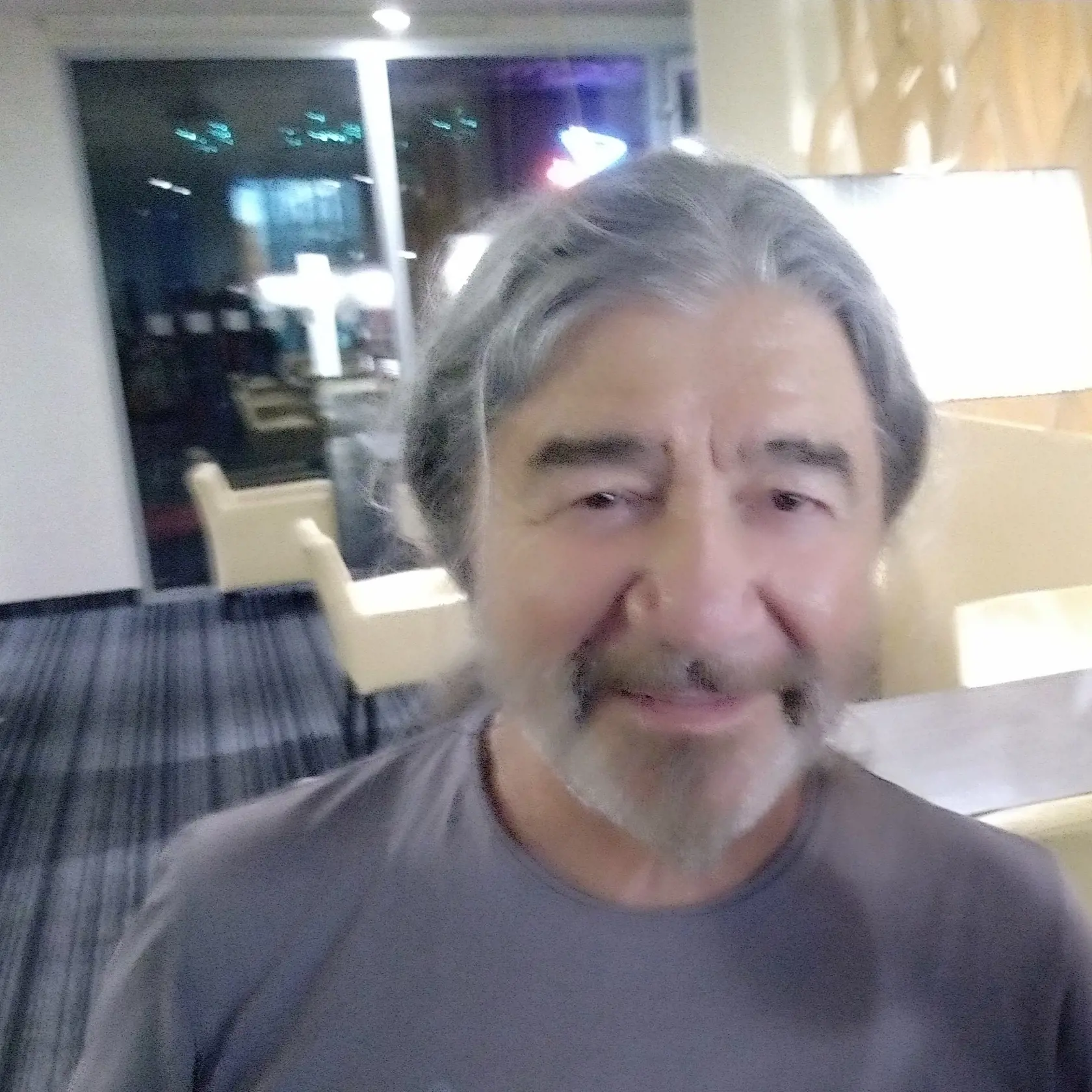 Drupi má 74, vidno, že zostarol, ale spieva ďalej.