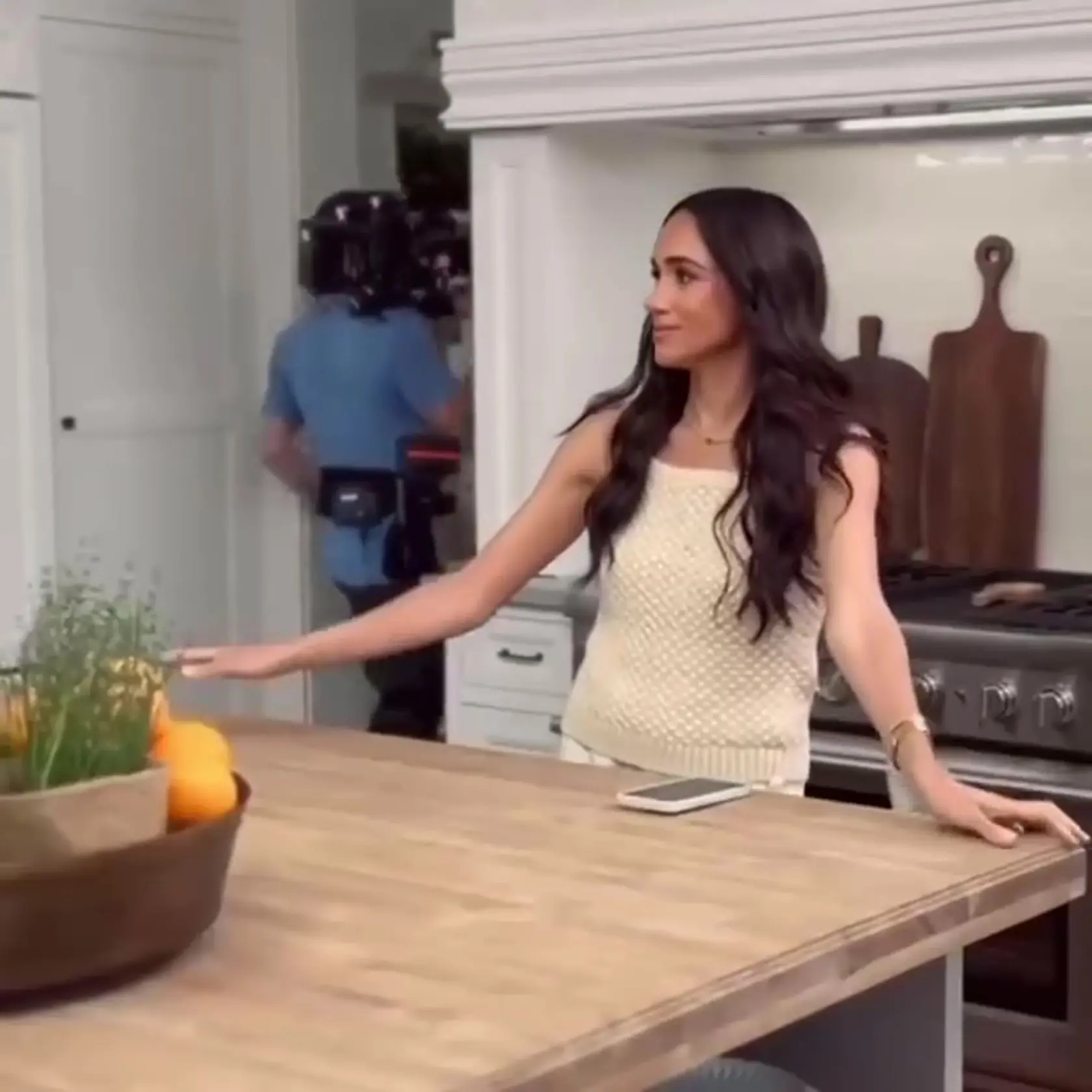 Meghan Markle má svoju kulinársku šou na Netflixe. Za ňou sporák Thermador s ôsmimi platňami za 18-tisíc eur a drevené lopáriky z orecha, jeden za 73 eur.
