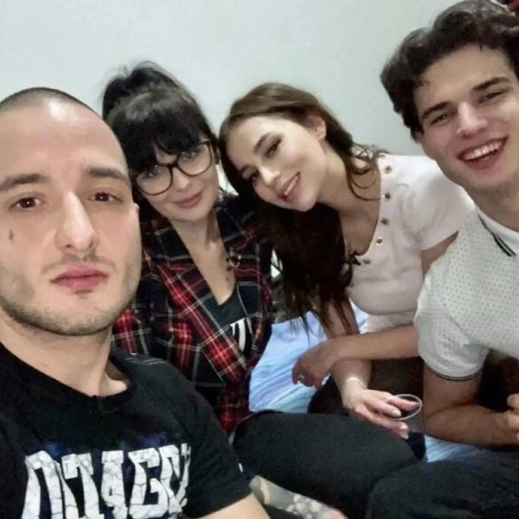 Robert Gabriel Vrtík († 22) (vpravo) v roku 2021 súťažil v Bez servítky.