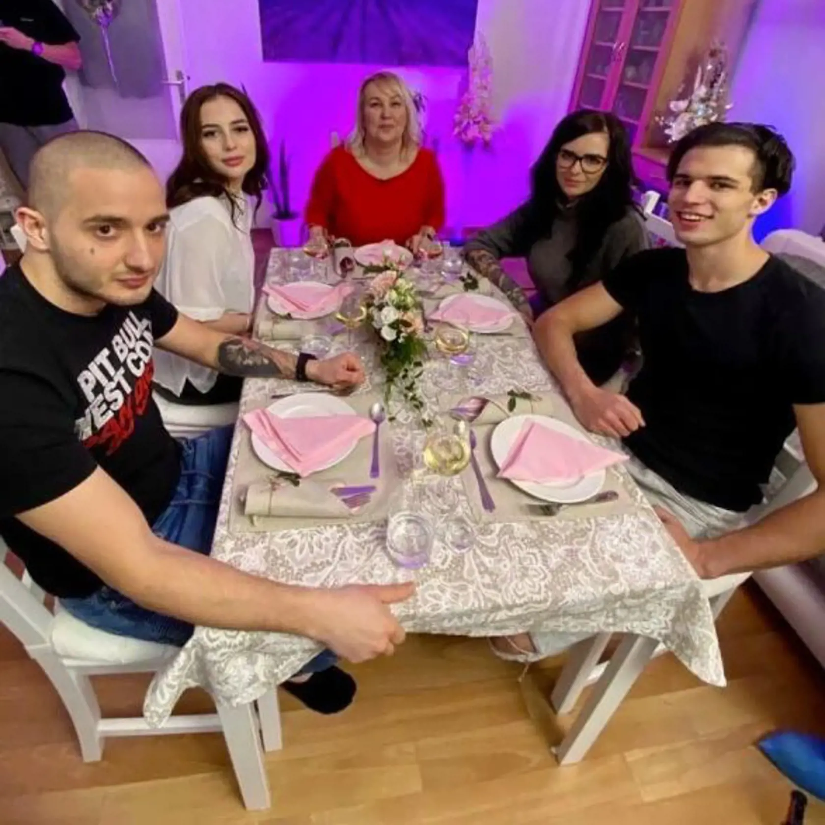 Robert Gabriel Vrtík († 22) (vpravo) v roku 2021 súťažil v Bez servítky.