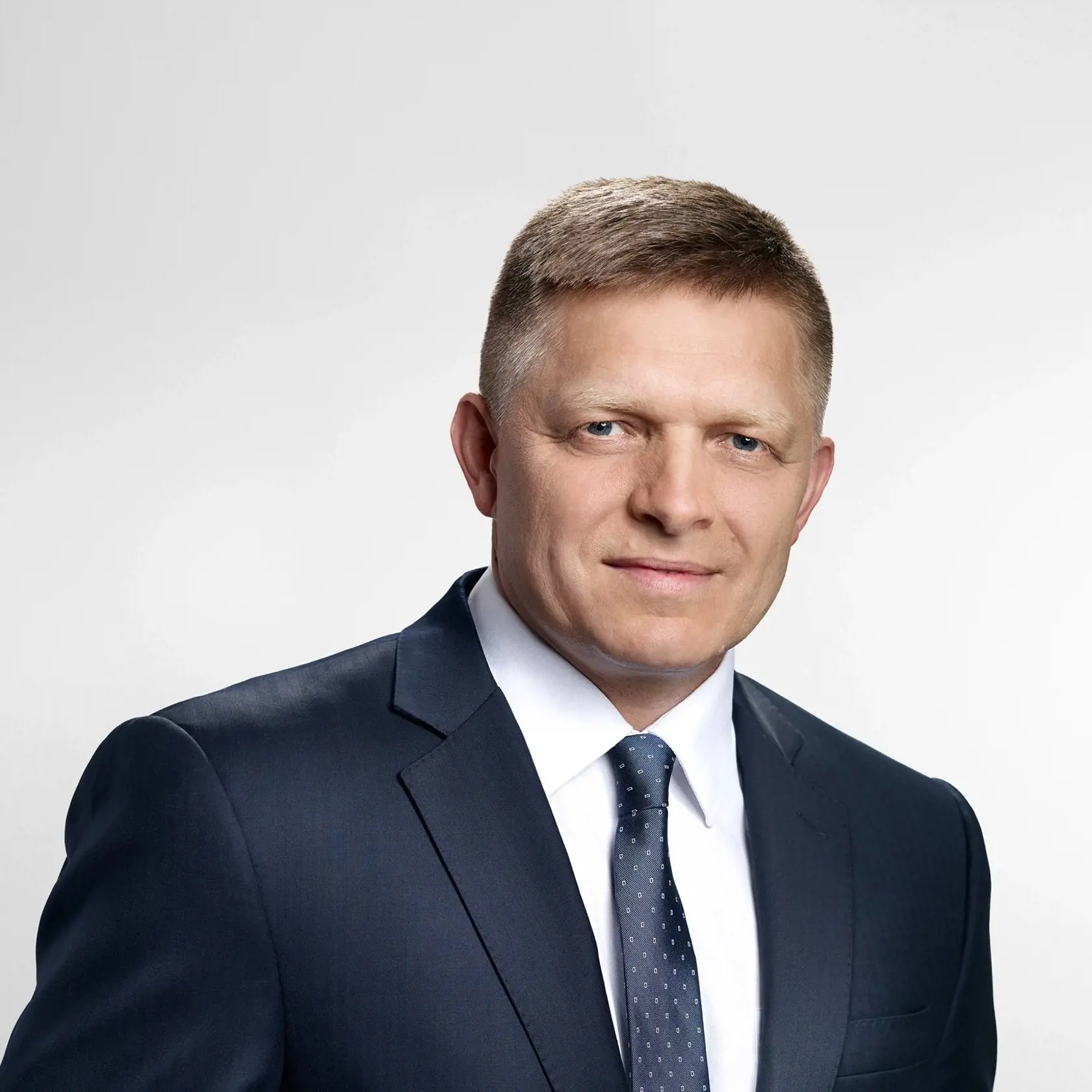 Fico trvá na odvolaní ministra vnútra Romana Mikulca.
