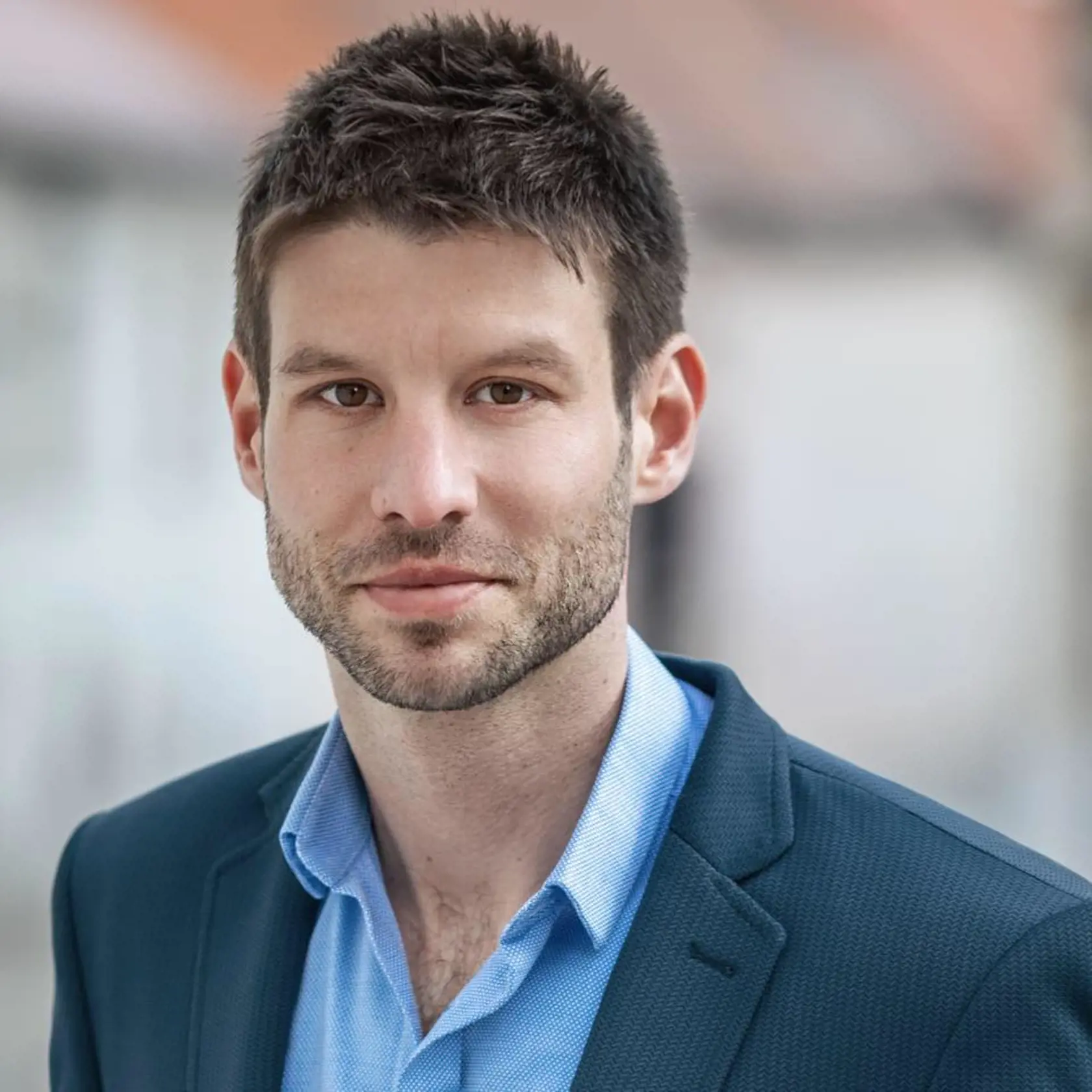 "Sophie in 't Veld patrí medzi najvplyvnejšie poslankyne v Európskom parlamente. Kým Robert Fico a Peter Pellegrini rozkrádali Slovensko, Sophie bojovala za ľudské práva a dodržiavanie demokratických pravidiel v celej EÚ," napísal europoslanec Michal Šimečka (PS)-