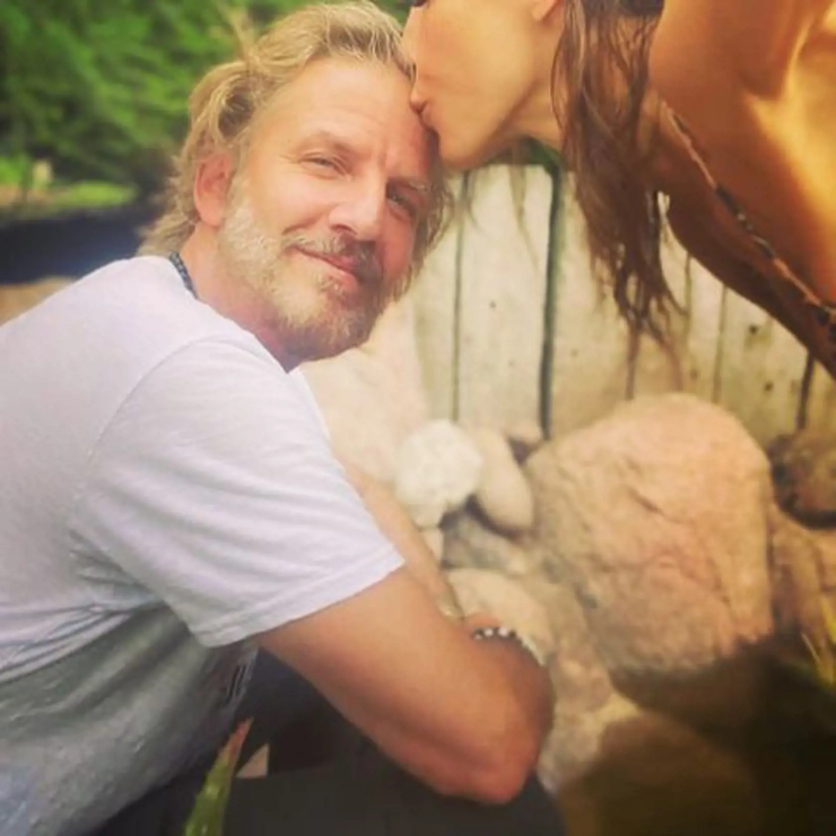 Facundo Arana (48) – Ivo
Dlhovlasý nosáň si s Nataliou Oreiro nezahral len v Divokom anjelovi. Ich jedinečná chémia dvojici vyniesla obsadenie do hlavných úloh do ďalšej telenovely, Rany z lásky (2006 - 2007). Aj keď im to na kamere veľmi pristalo, nakoniec išli každý svojím vlastným smerom, hoci oboch okrem herectva spája aj láska k hudbe. Zatiaľ čo Natalia je úspešnou speváčkou, Facundo hrá na saxofón vo vlastnej skupine.