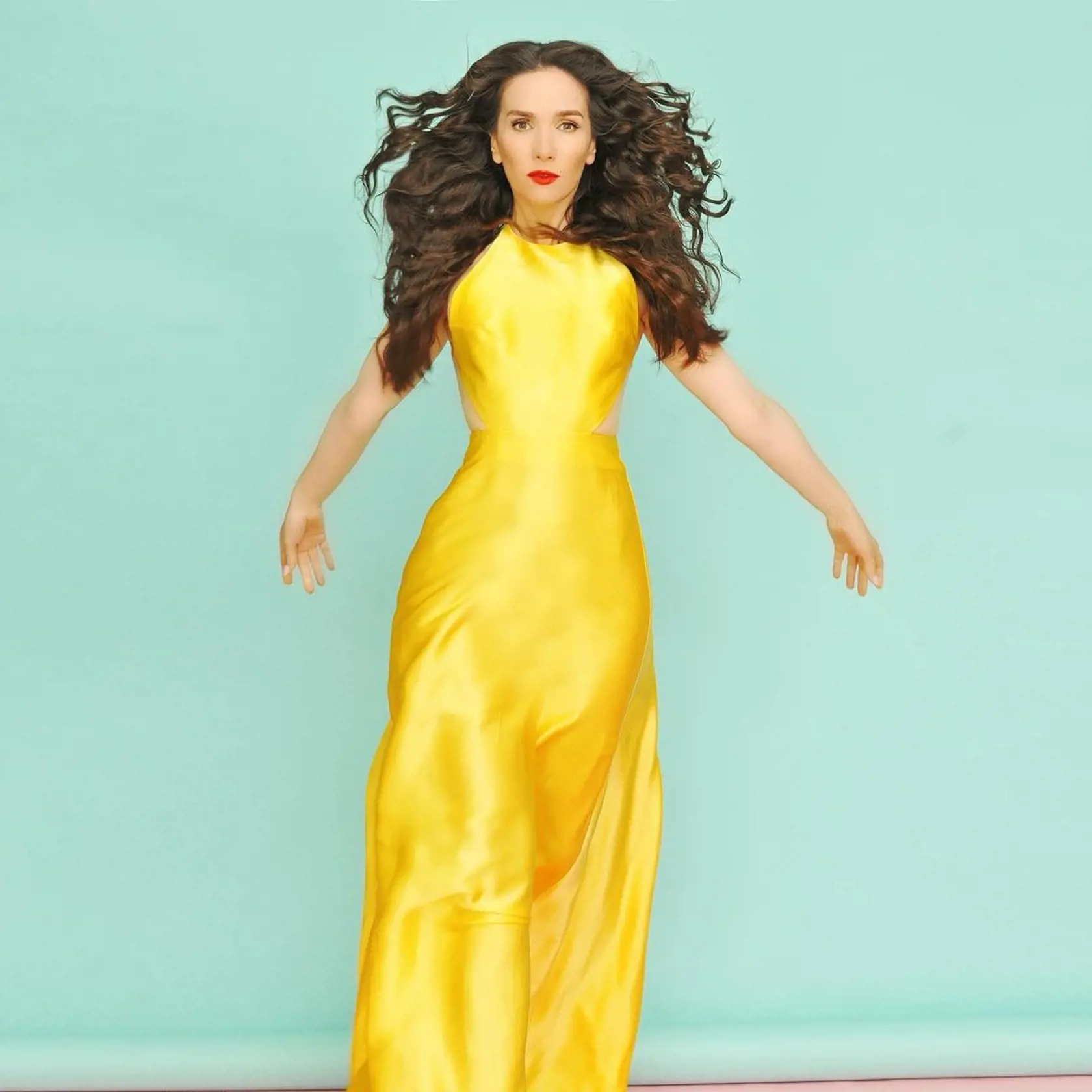 Natalia Oreiro (43) – Milágros
Natalia Oreiro akoby od čias Divokého anjela nezostarla ani o deň. Hoci má už po 40-ke, vyzerá neskutočne mladistvo a aj napriek materstvu si udržala špičkovú postavu, ktorou rada provokuje na sociálnych sieťach. Jej partnerom je o 20 rokov starší hudobník, argentínsky rocker Ricardo Mollo (63).