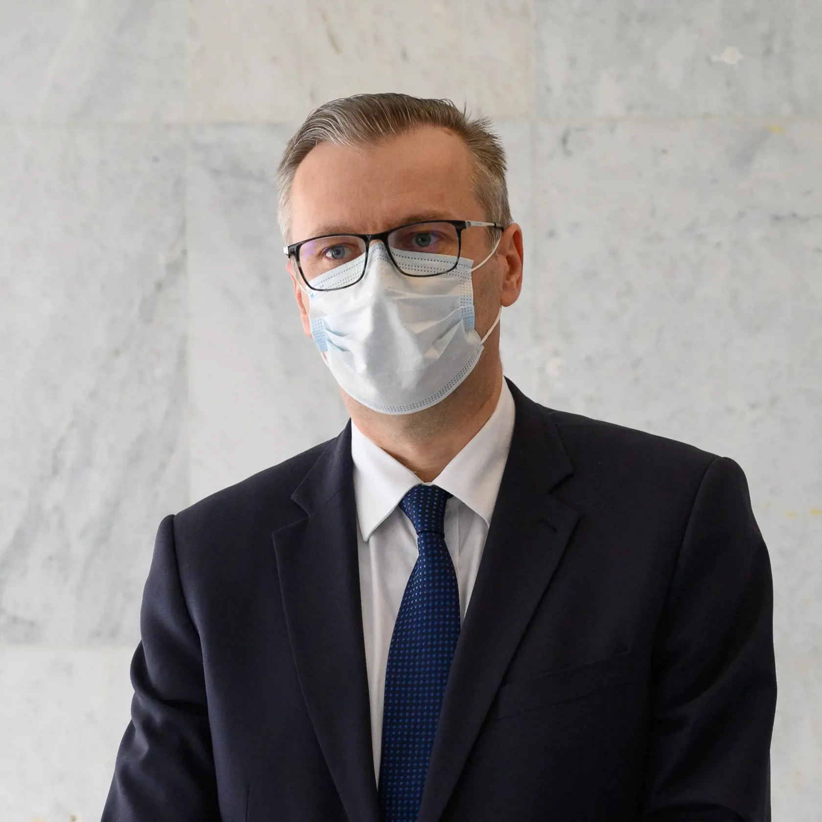 Galantská nemocnica prechádza od štvrtka 7. januára 2021 do červeného režimu. Sieť nemocníc Svet zdravia ju na základe dohody s ministerstvom zdravotníctva reprofilizovala na poskytovanie neodkladnej zdravotnej starostlivosti iba pre COVID pacientov. O pacientov s inými diagnózami sa postarajú nemocnice v okolitých mestách. Na snímke generálny riaditeľ siete ProCare a Svet zdravia Vladimír Dvorový. FOTO TASR - Henrich Mišovič