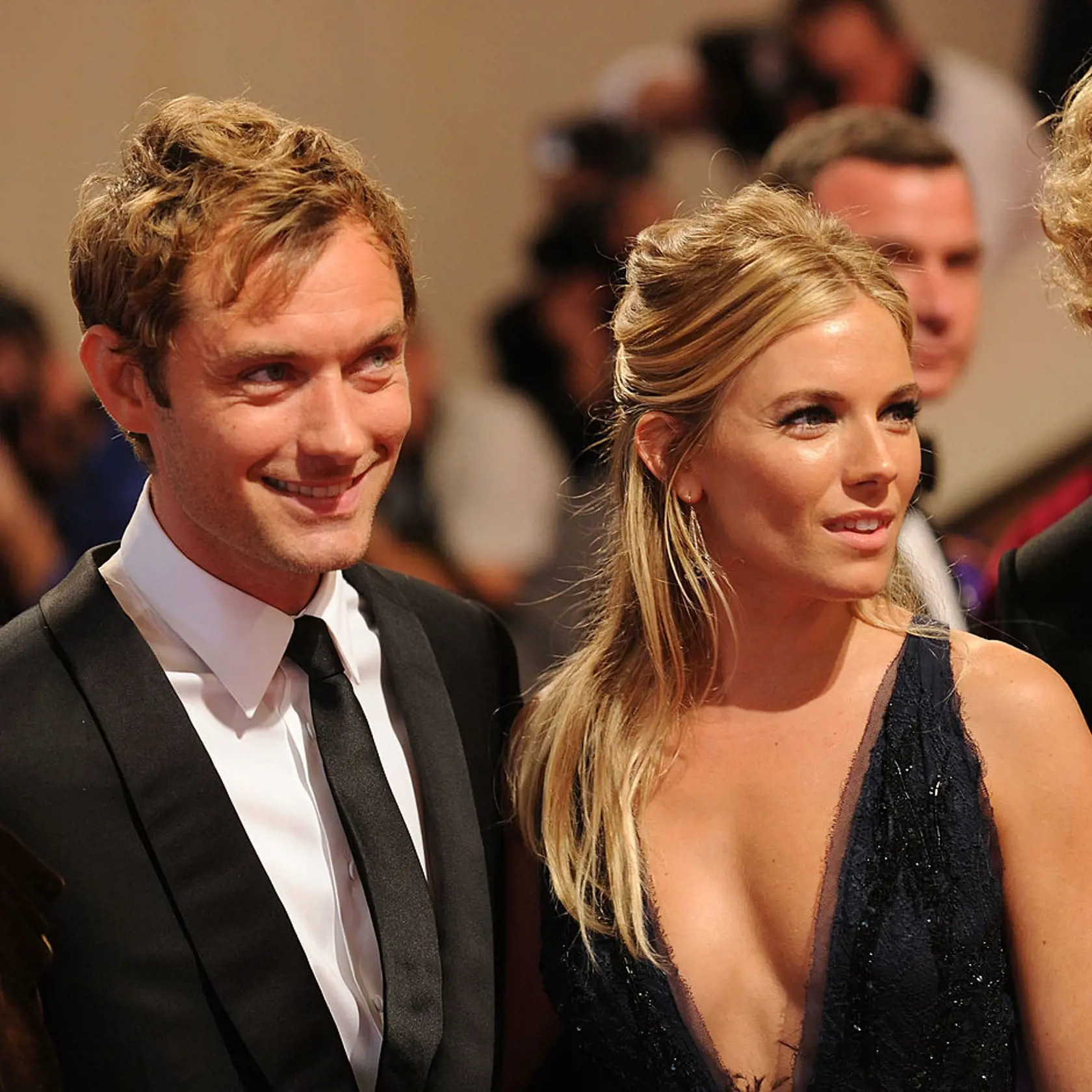 NEW YORK - MAY 03:  Actors Jude Law and Sienna Miller attend the Costume Institute Gala Benefit to celebrate the opening of the "American Woman: Fashioning a National Identity" exhibition at The Metropolitan Museum of Art on May 3, 2010 in New York City.  (Photo by Stephen Lovekin/Getty Images) *** Local Caption *** Sienna Miller;Jude Law