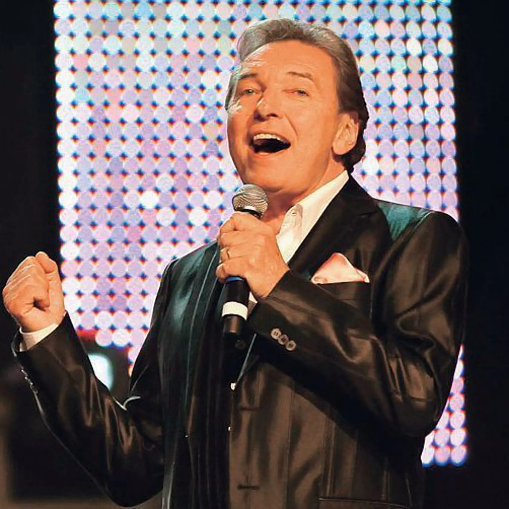 Karel Gott počas koncertu pri príležitosti jeho 70. narodenín