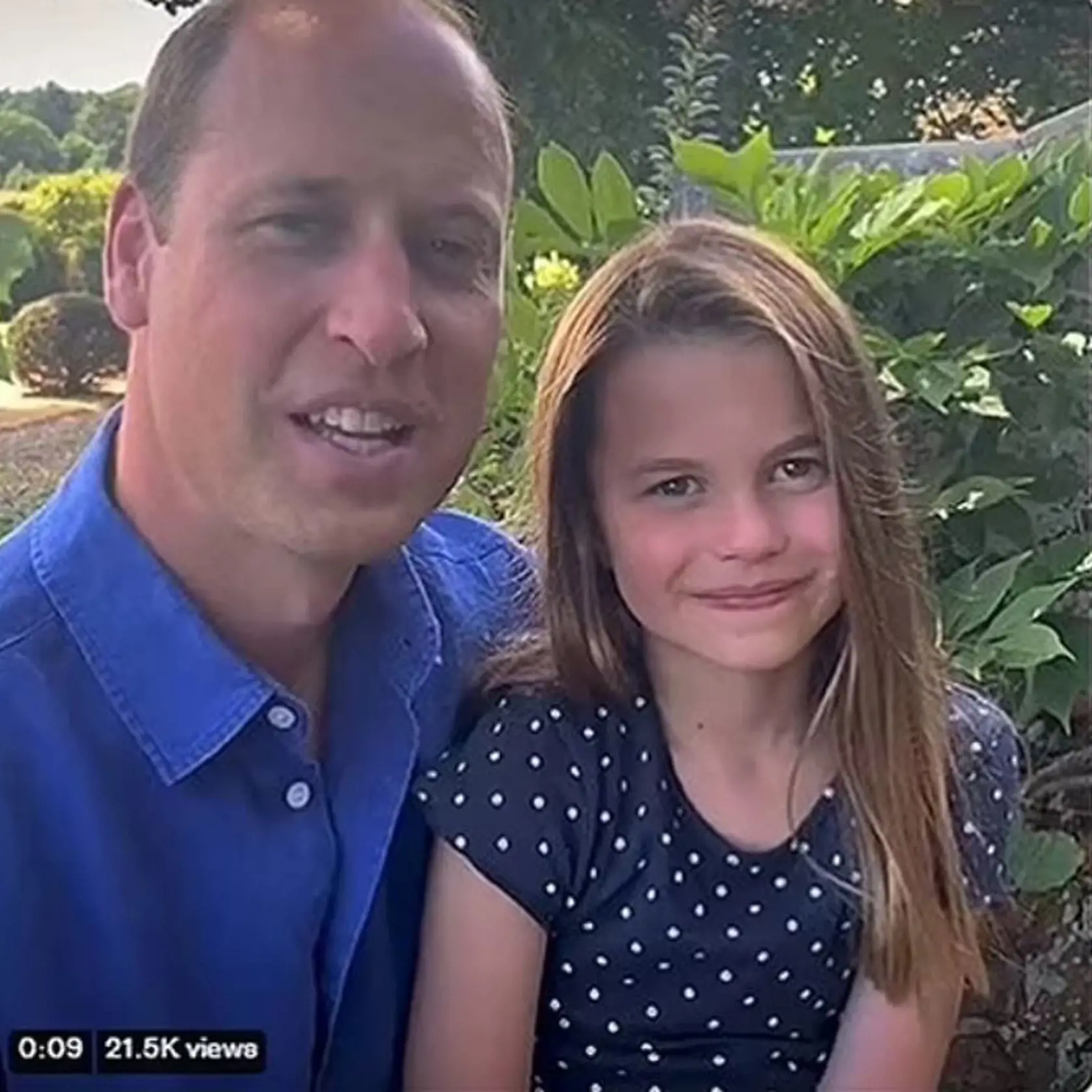 Princezná Charlotte (7) počas víkendu potešila fanúšikov kráľovskej rodiny, keď sa spolu so svojim otcom objavila vo videu zverejnenom na sociálnej sieti instagram.