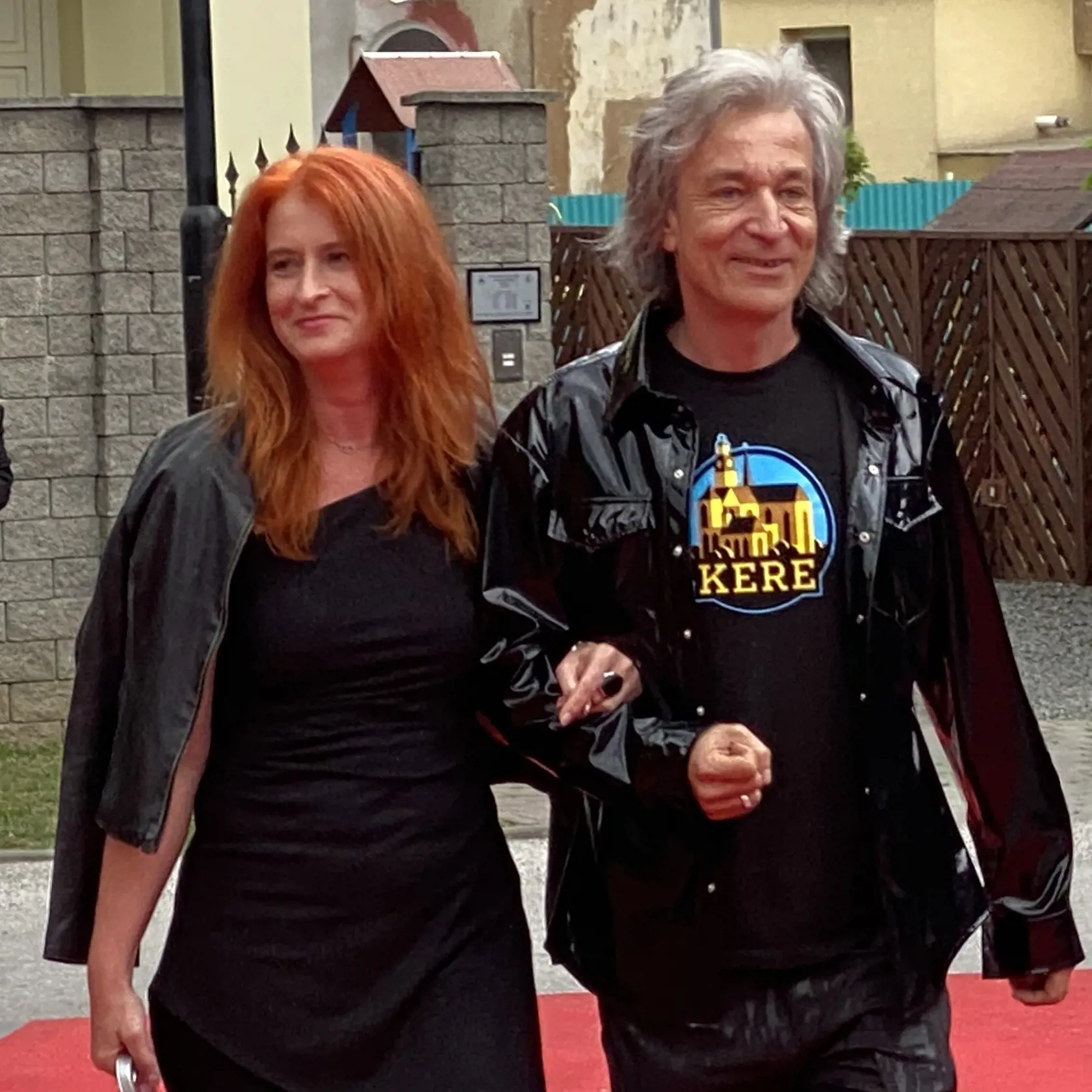 Legendárny turistický sprievodca mestom Košice Milan Kolcun. Príchod hostí na záverečný ceremoniál 30. ročníka medzinárodného festivalu Art Film Košice, na ktorom odovzdali ceny držiteľom honorárnych ocenení - Sergejovi Loznicovi, Antónii Liškovej a Marošovi Kramárovi a vyhlásili víťazov jednotlivých súťaží.
