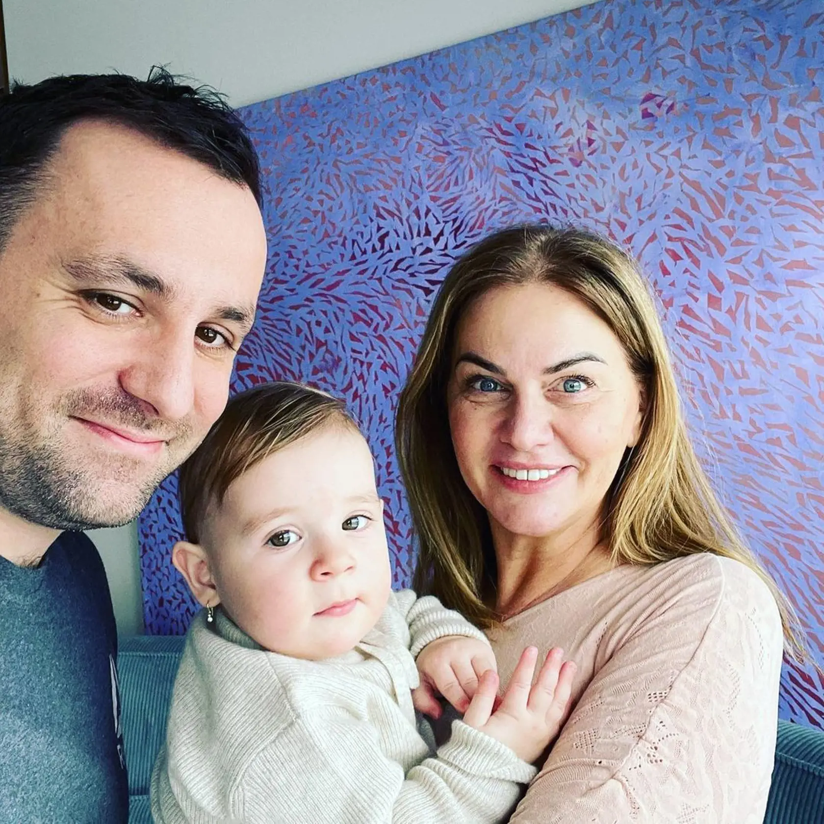 Monika Beňová s partnerom Ľubomírom Klčom a dcérou Leou.