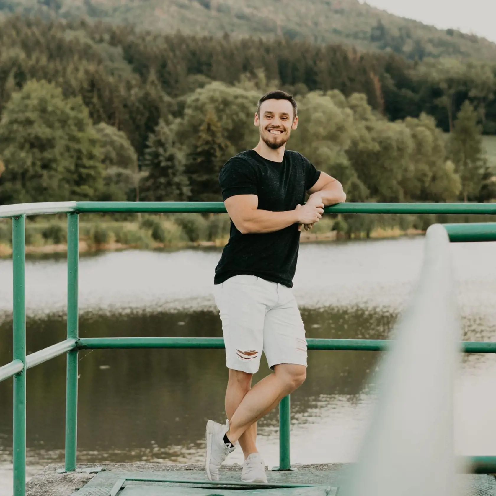 Po nehode sa šport na čas vytratil z jeho života. Až o pár rokov neskôr ho kamarát presvedčil, aby s ním skúsil cvičenie vo fitnescentre.