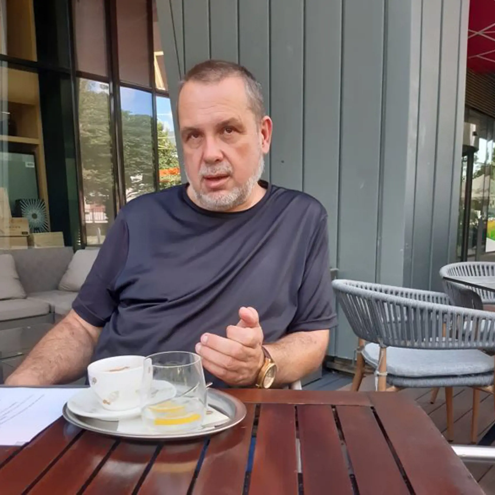 Skúsený kriminalista o tvrdení sudkyne, že kriminalisti nemusia zaisťovať na mieste činu všetky stopy:  “Mala by si zopakovať hodiny kriminalistiky. Žandári sú takisto len ľudia a majú svoje starosti. Teda chybovosť tam vždy bola, je a bude.”  Podľa jeho názoru sa všetky stopy zaisťovať musia: “Určite to zámerne  neodflákli. Ale niečo si mohli všimnúť a niečo nie.”
