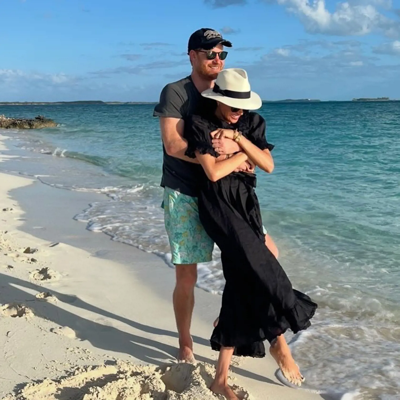 Všetko najlepšie k MDŽ! Oslavujeme silné ženy okolo nás a dievčatá so snami, ktoré sa stanú ženami s víziou - napísala Meghan k foto.
