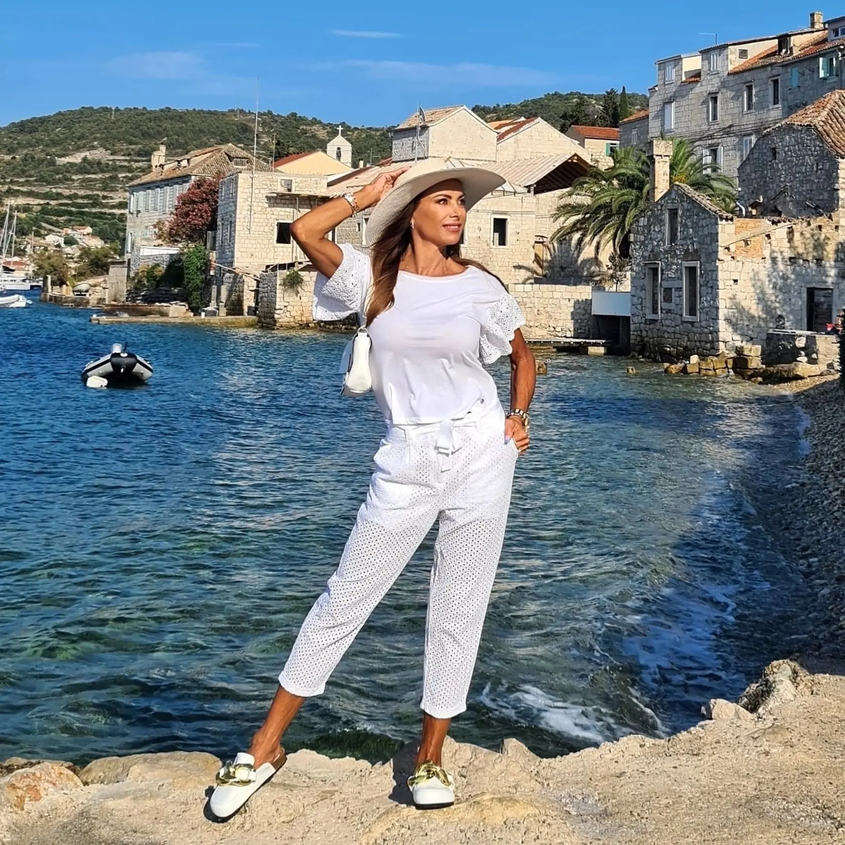 Zora Czoborová si v lete užíva na cestách po Južnej Európe, ale nezaháľa ani pracovne. Trénuje zákazníčky na letných zájazdových fitness pobytoch.
