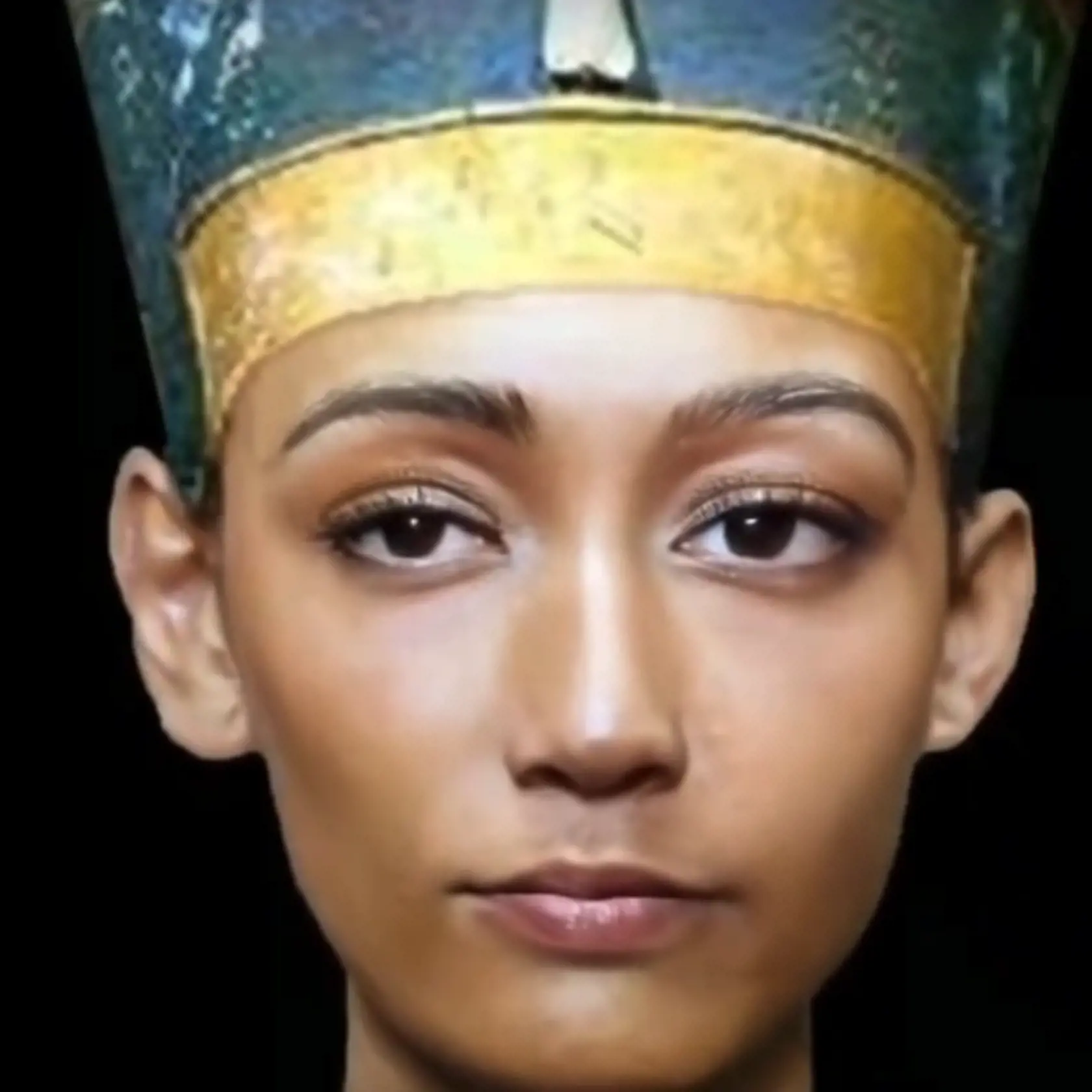 Nefertiti, celým menom Nefernefruaton Nefertiti, bola kráľovná a manželka faraóna Achnatona. Jej meno sa stalo synonymom krásy. Dnes je známa hlavne vďaka dobre zachovanej buste, objavnej v roku 1912, ktorá zobrazuje jej krásnu tvár s neobyčajne jemnými rysmi.