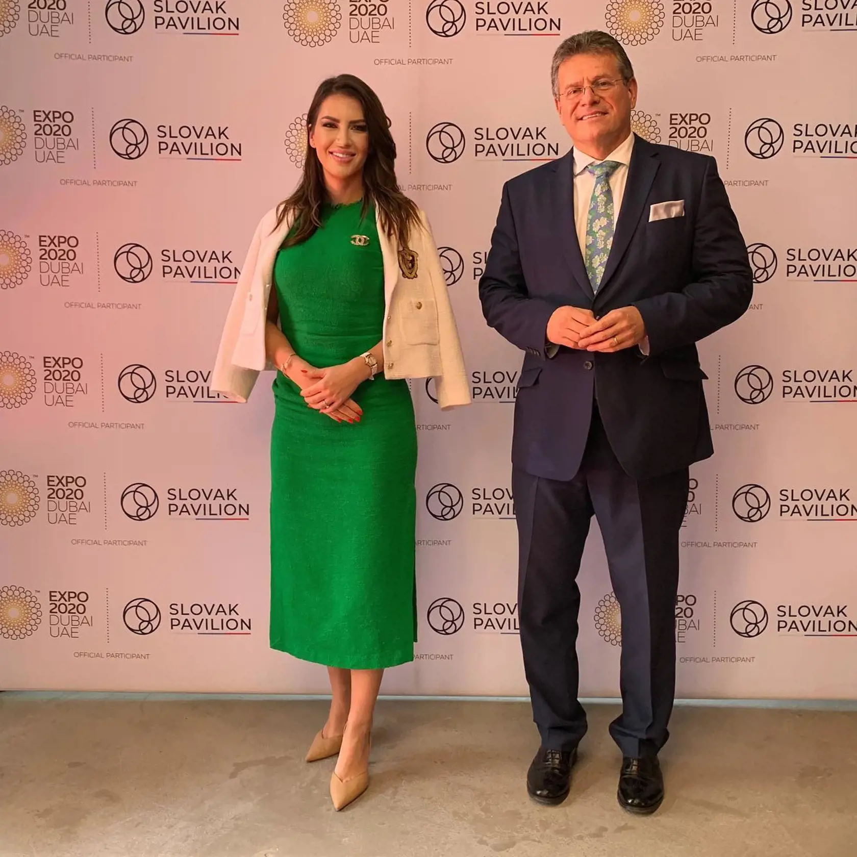 Miroslava Valovičová na svetovej výstave EXPO2020 Dubaj. Na snímke s Marekom Šefčovičom (Smer-SD). 