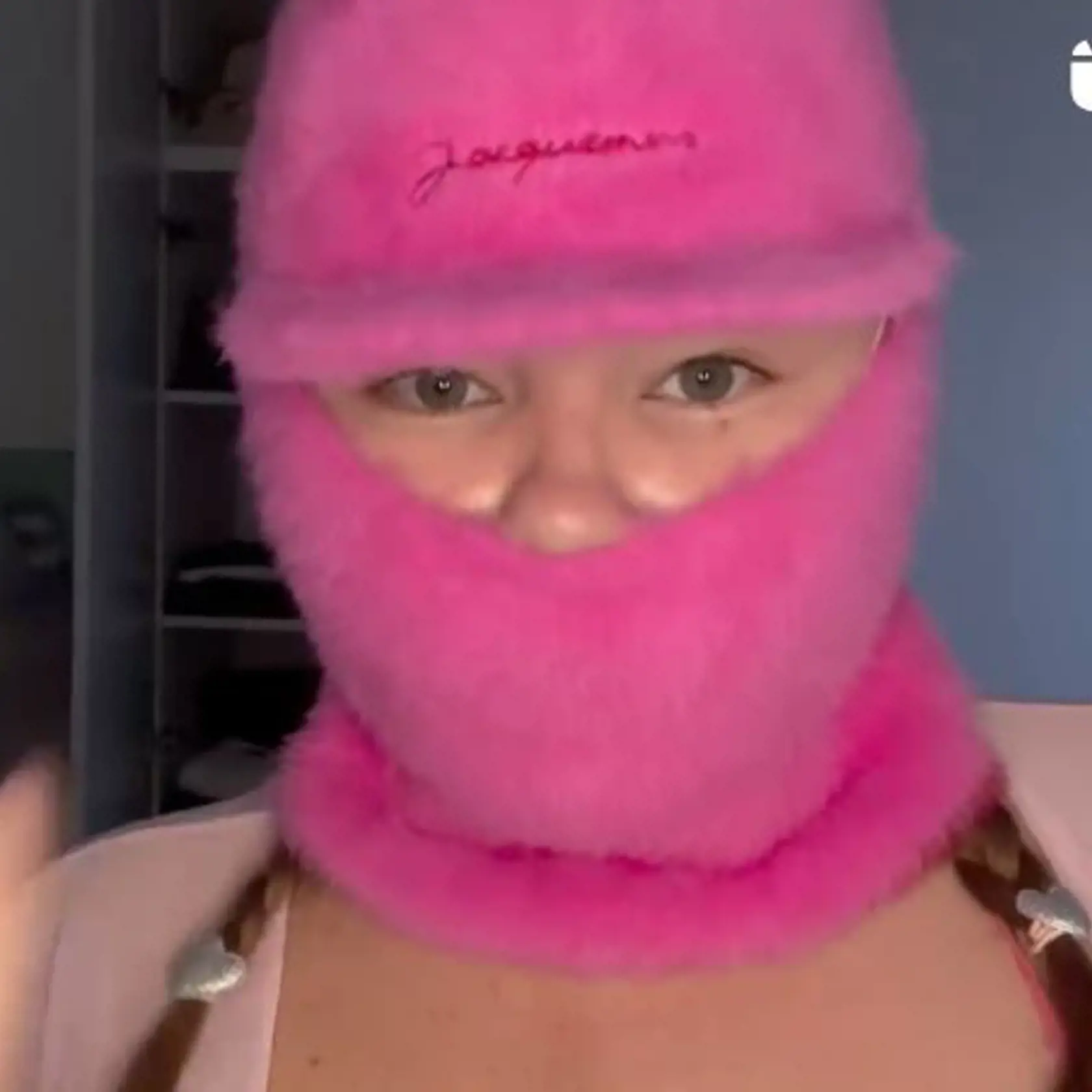 Evelyn chodila na verejnosti v kukle.