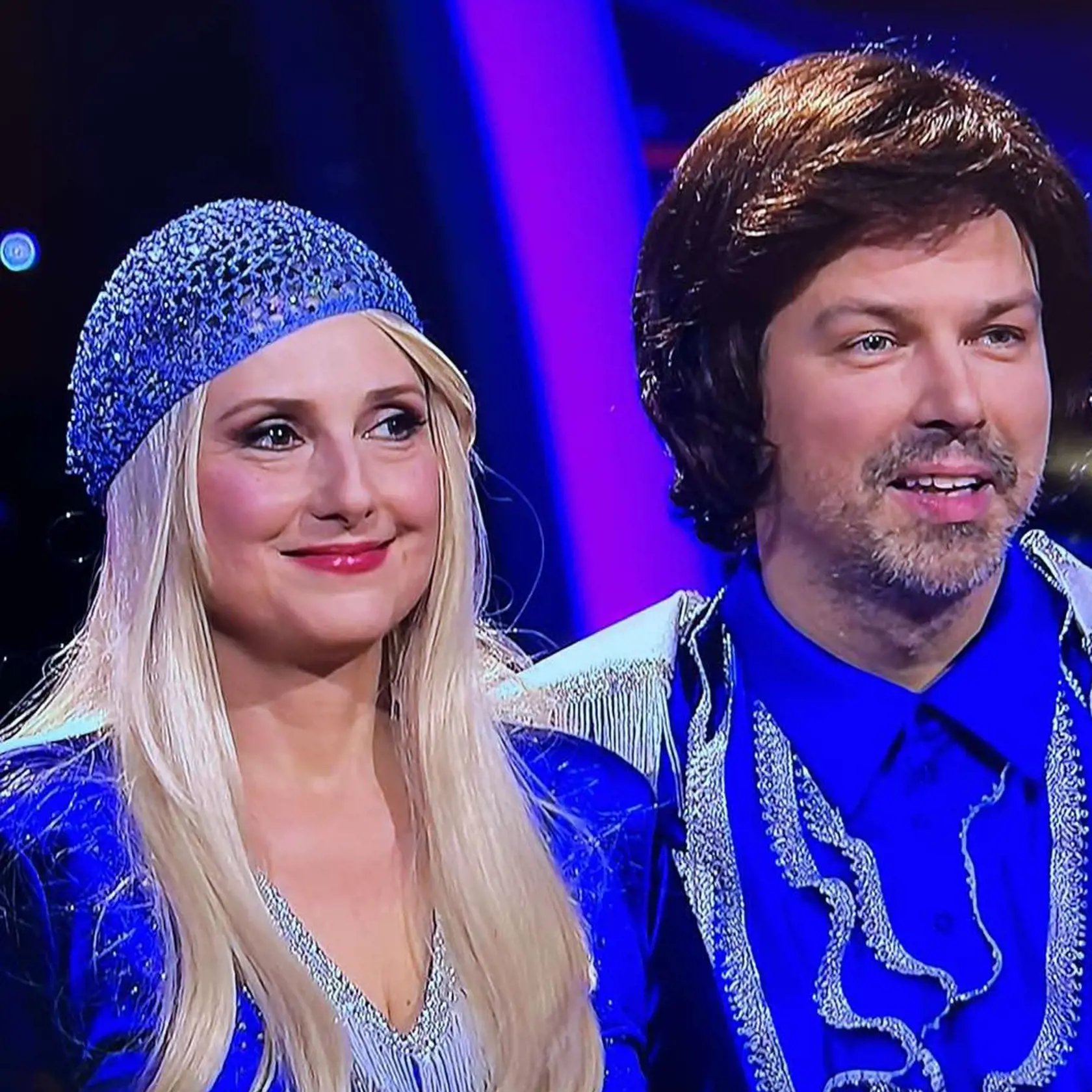 Druhé kolo Let's Dance: Na snímke Zuzana Mauréry a Matej Chren, ktorí zatancovali na hit od Abby - Waterloo. Herečka sa predviedla so zmeneným imidžom - dlhými blond vlasmi. 