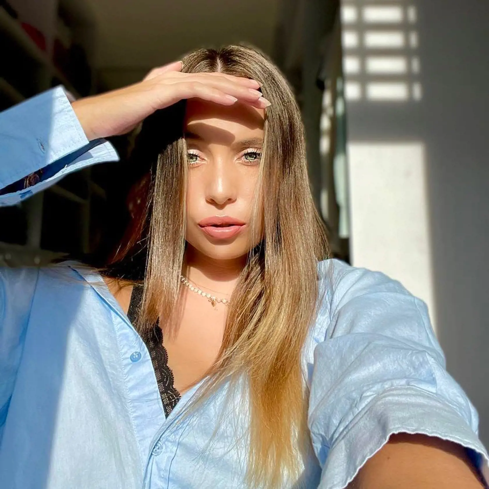 : Zara Demitrová sa venovala atletike a podľa stránky AS Trenčín sa venovala aj basketbalu ako pivotka. Dnes už je z nej dospelá žena.