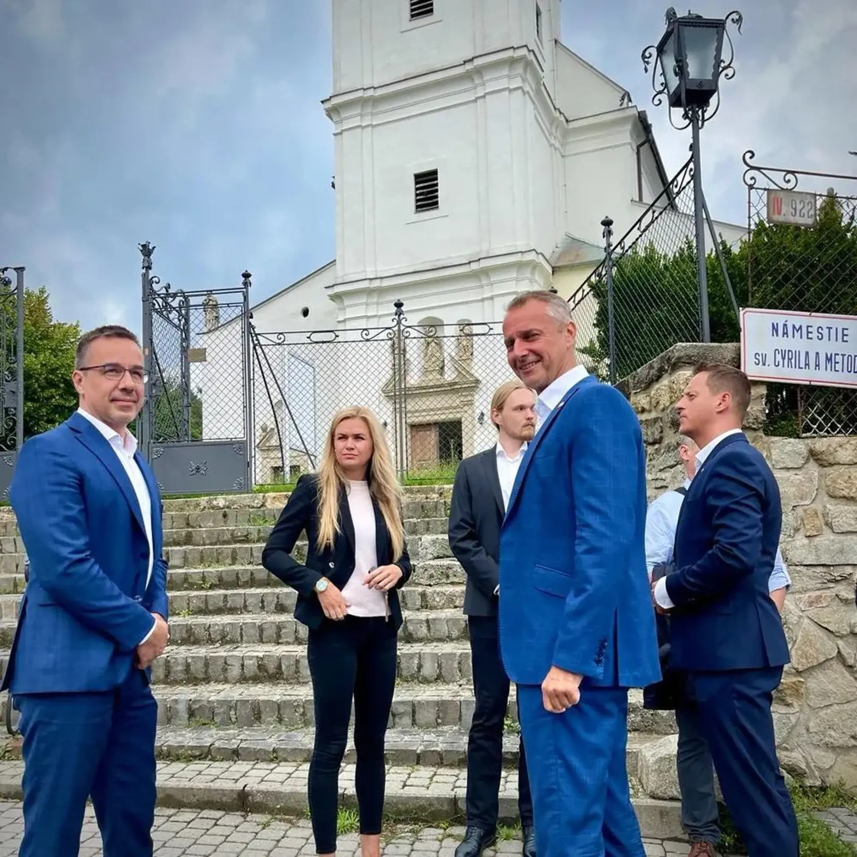Erik Tomáš s Richardom Rašim. Zatiaľ čo Tomáš má okuliare, jeho kolega je bez nich. Hovorí, že do diaľky vidí ako orol.