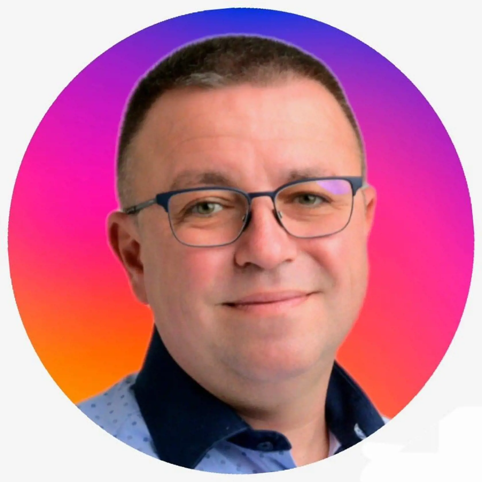 Dorčák si pri výbere okuliarov nechal poradiť od predávajúcich.